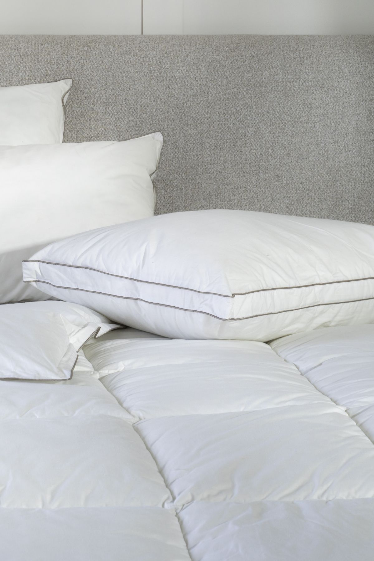 Soak&Sleep Soft As Down Microfibre Standard Pillow - Medium/Firm in White