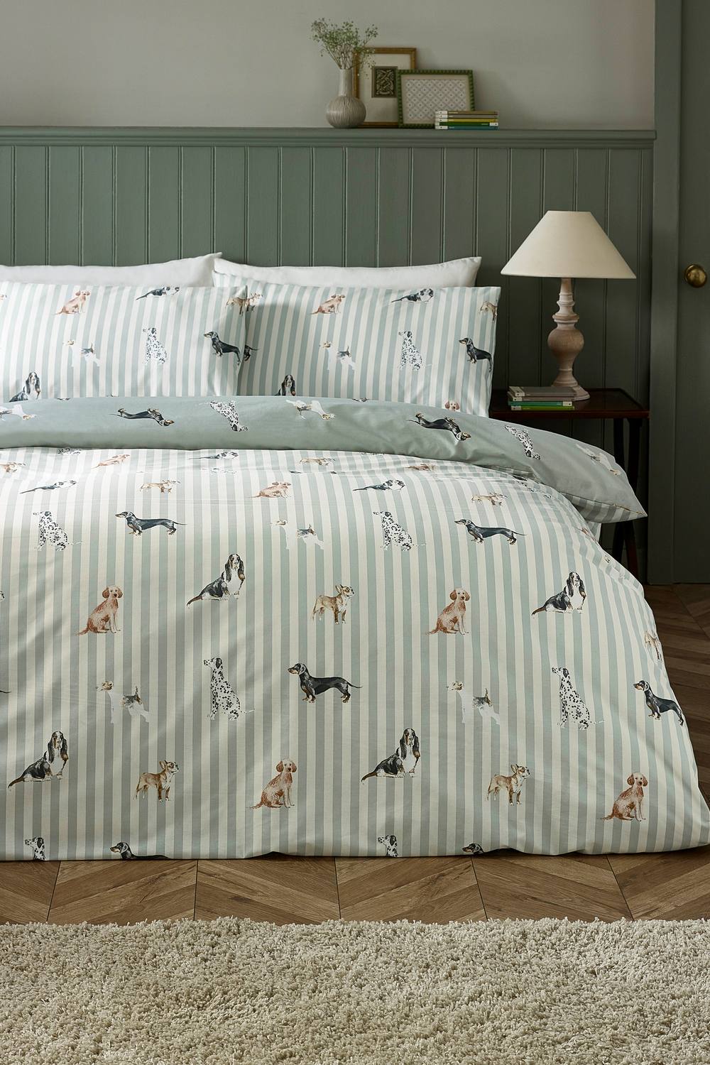 Catherine Lansfield 'Dog Stripe' Reversible Duvet Cover Set in Green