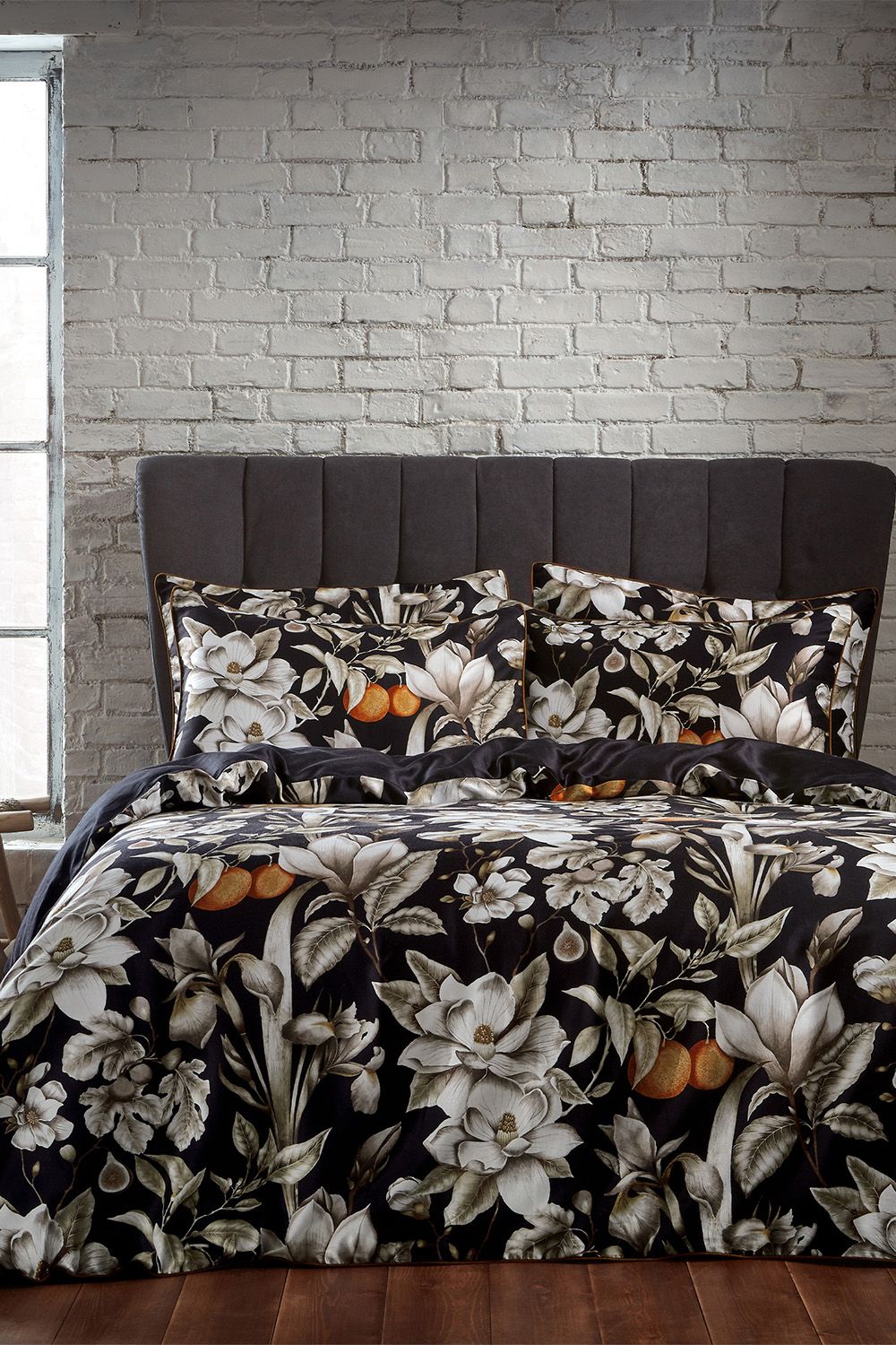 Edinburgh Weavers Lavish 200 Thread Count Floral Piped Cotton Sateen Duvet Cover Set in Black