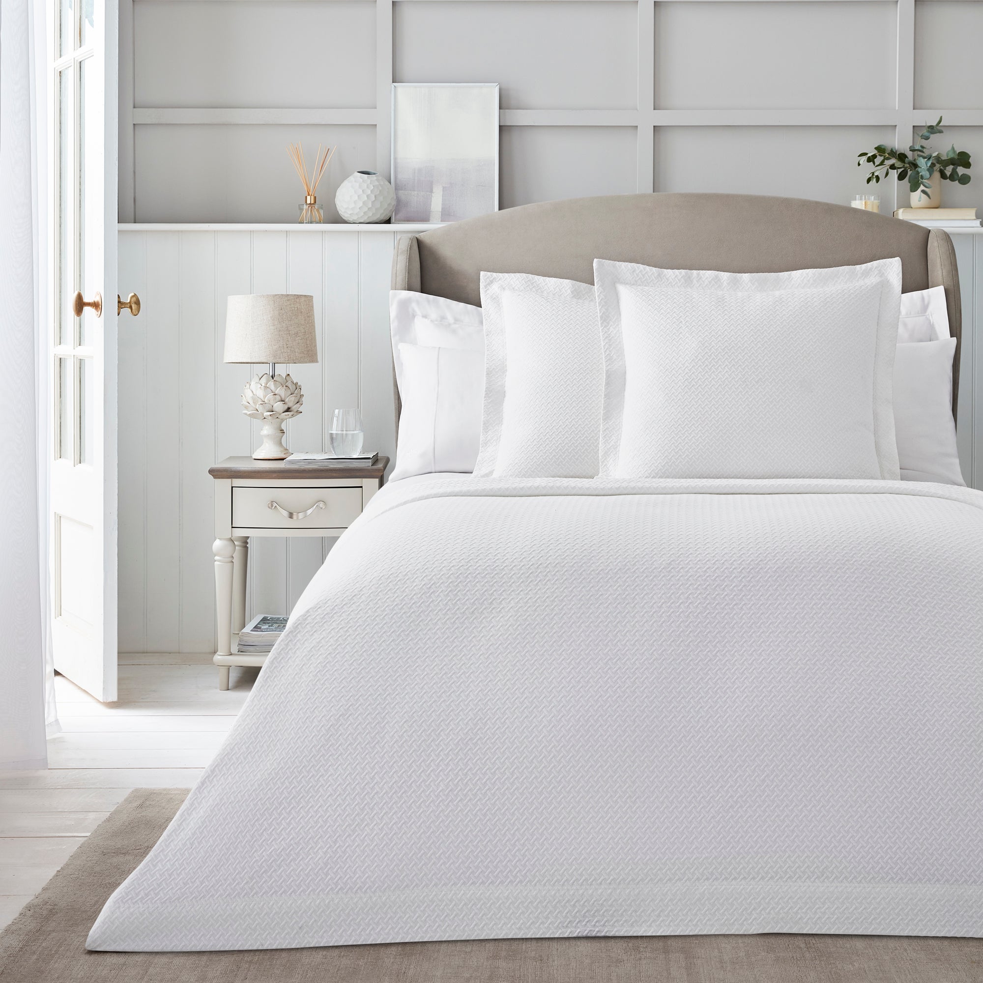 Dorma Purity Cardinham 100% Cotton White Throw White