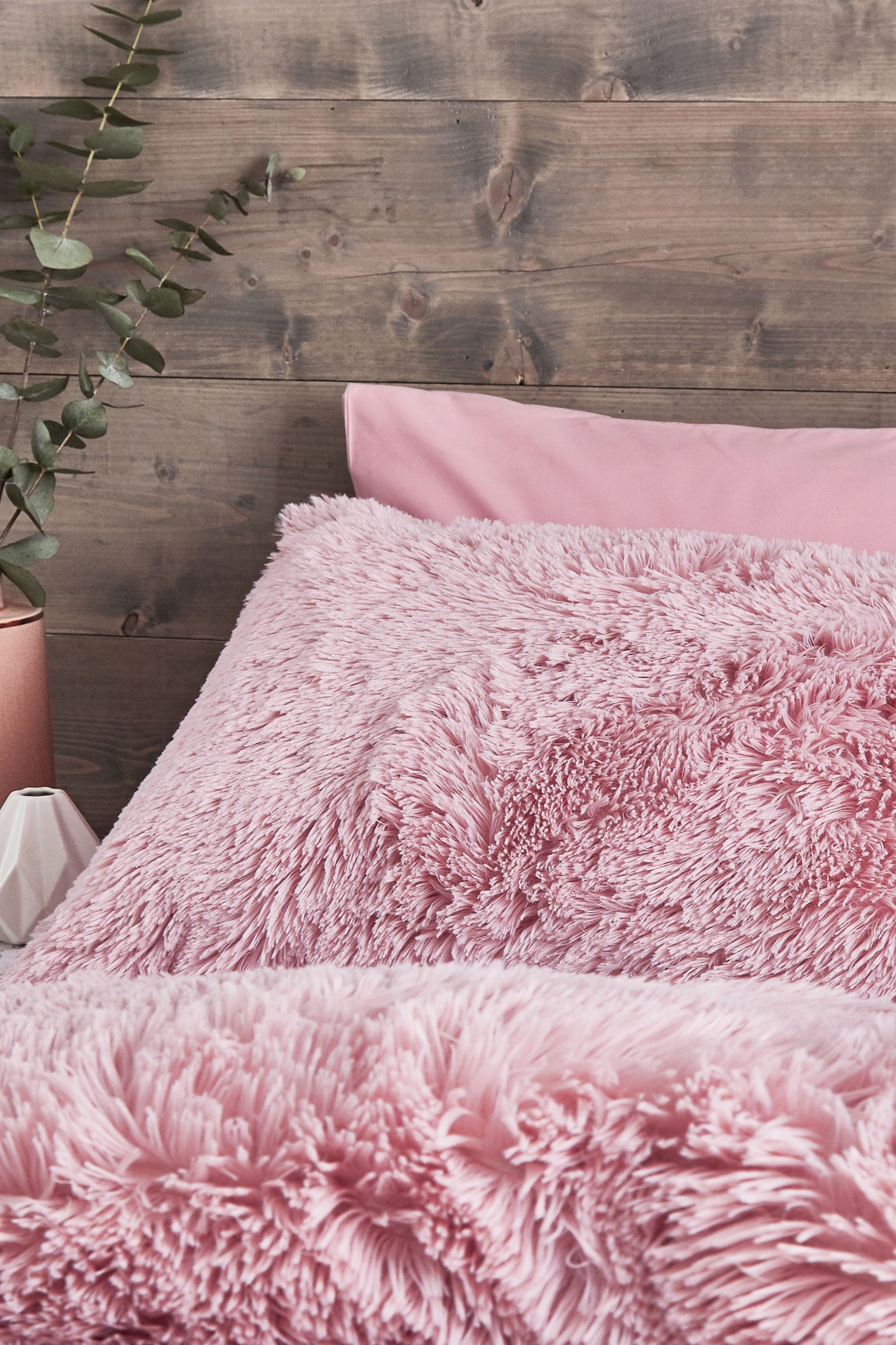 Catherine Lansfield 'Cuddly' Faux Fur Duvet Set in Pink 2