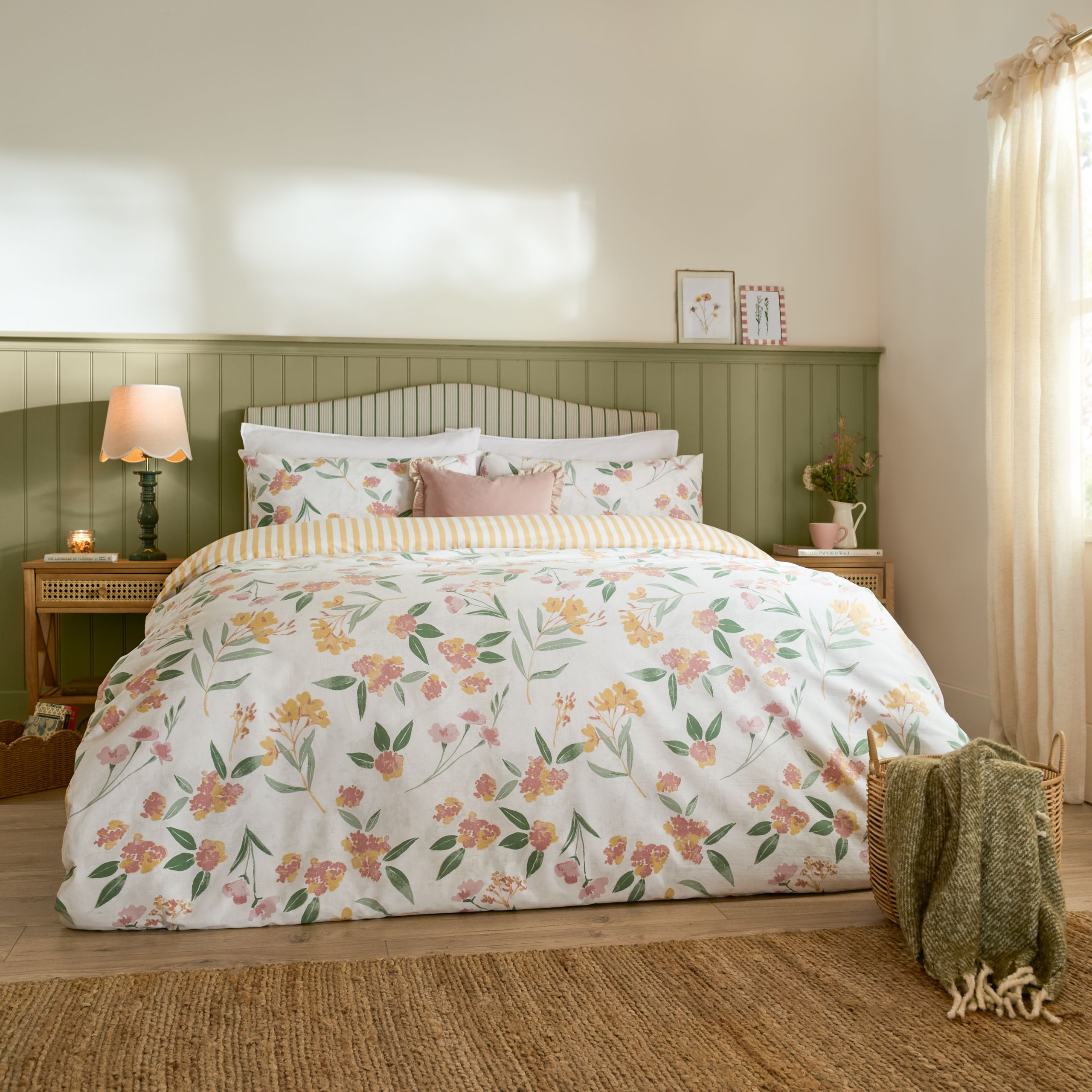 Wylder Betsie Floral Printed Reversible Duvet Cover Set in Yellow