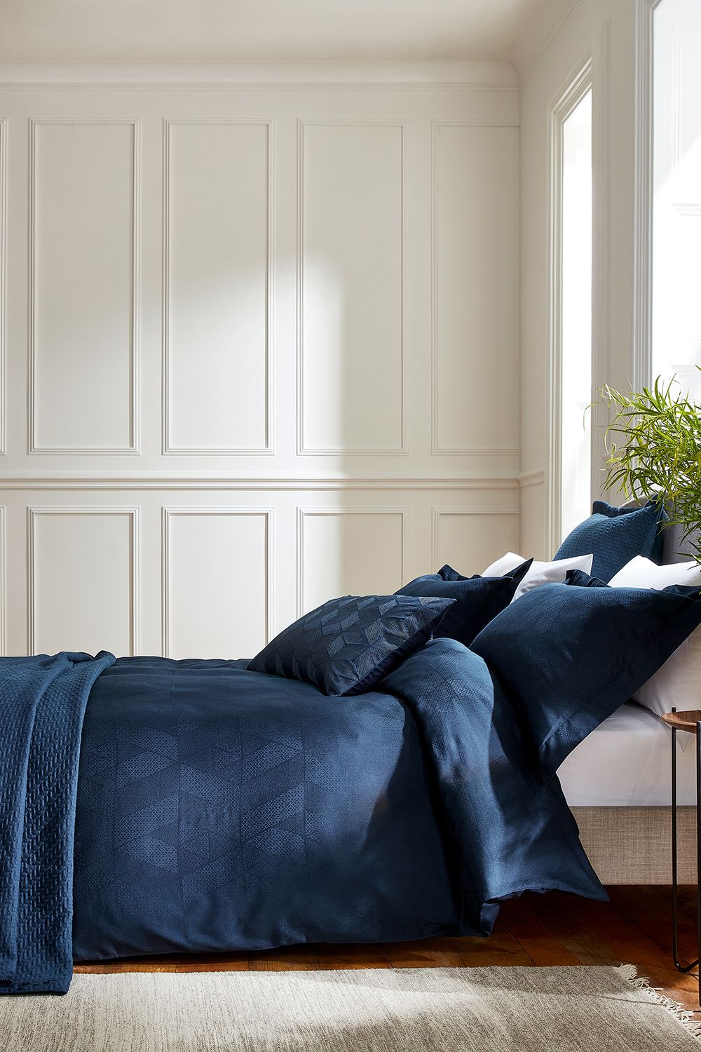 1951 'Osaka' Cotton Oxford Pillowcase in Midnight 3