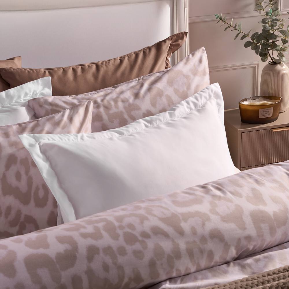 OHS 2 x Plain Dyed Oxford Pillowcases Soft Microfibre Pillow Cover Set in White