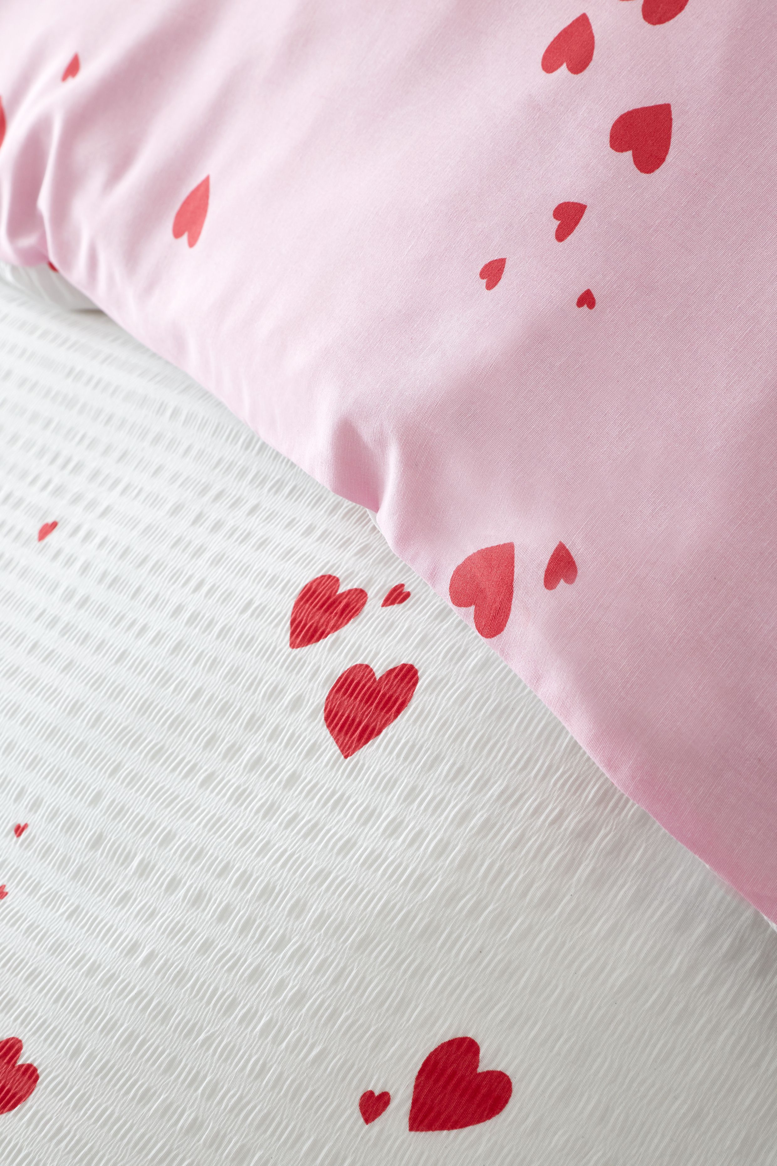 Catherine Lansfield 'Seersucker Heart' Duvet Cover Set in White 4