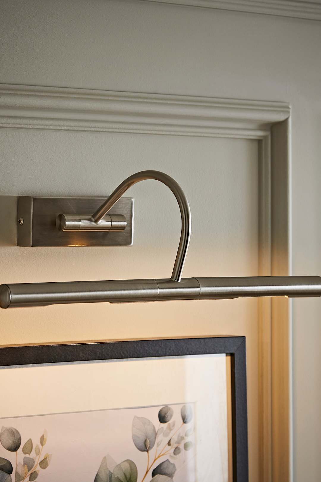ValueLights Capri Brushed Chrome Adjustable Twin Bulb Picture Wired Wall Light in Metallic Silver