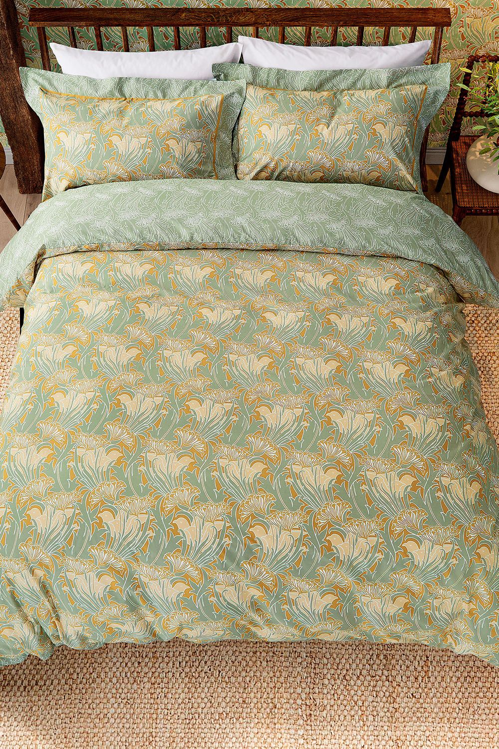 Morris & Co 'Laceflower' Cotton Duvet Cover Set in Green 4