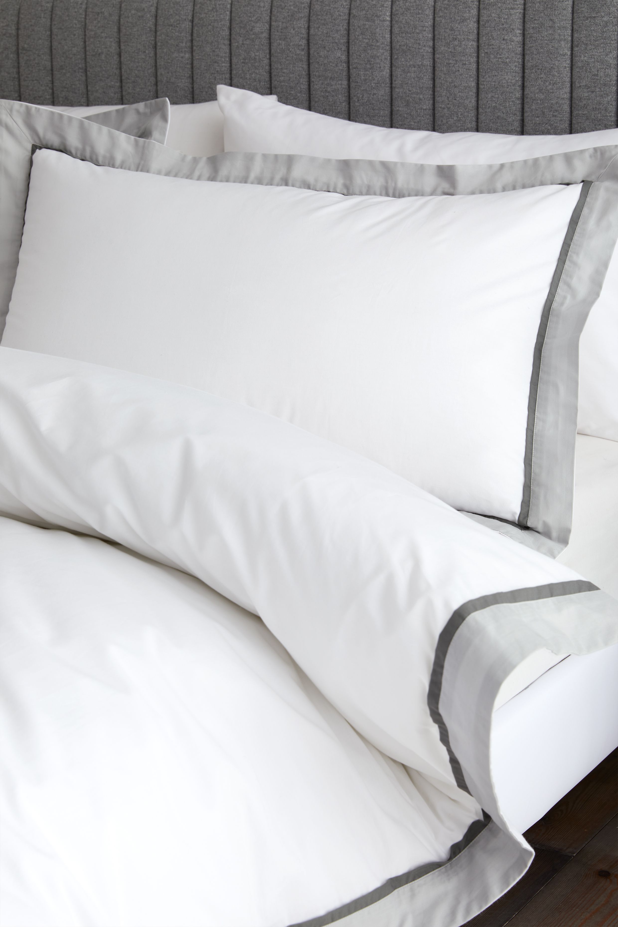 Bianca 'Mayfair' 200 Thread Count Cotton Duvet Cover Set in White 2