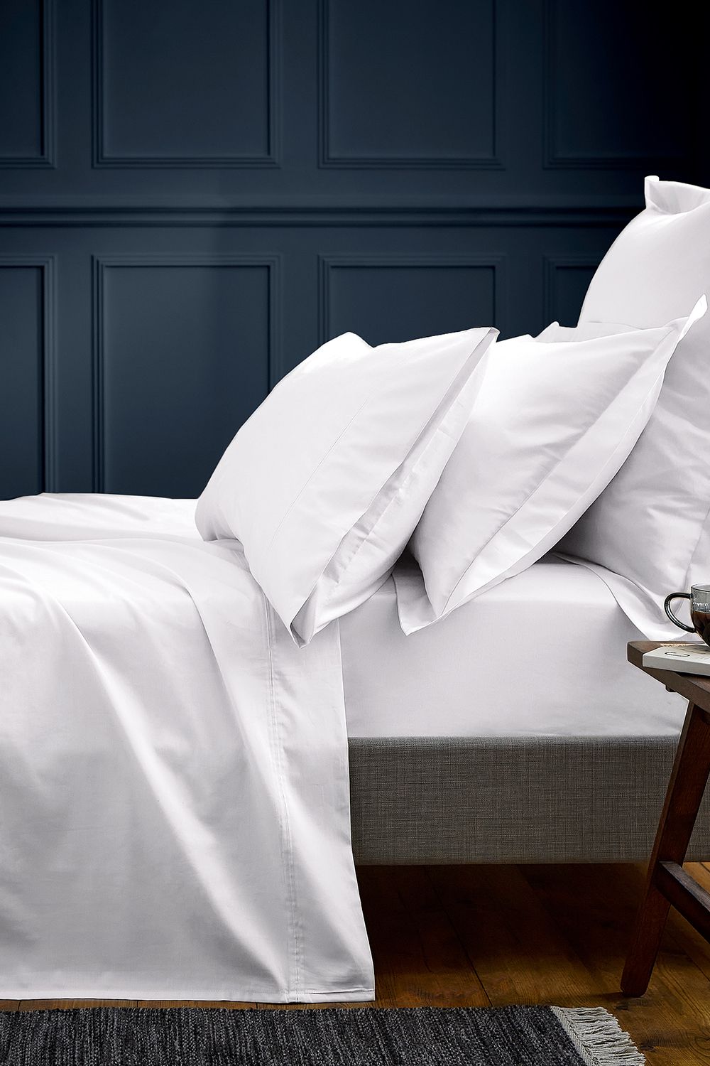 1951 'Luxury 600 Thread Count' Egyptian Cotton Square Pillowcase in White 3