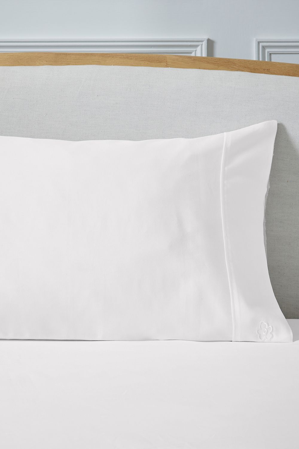 Ted Baker 'TB Plain Dye' Standard Pillowcase in White 3