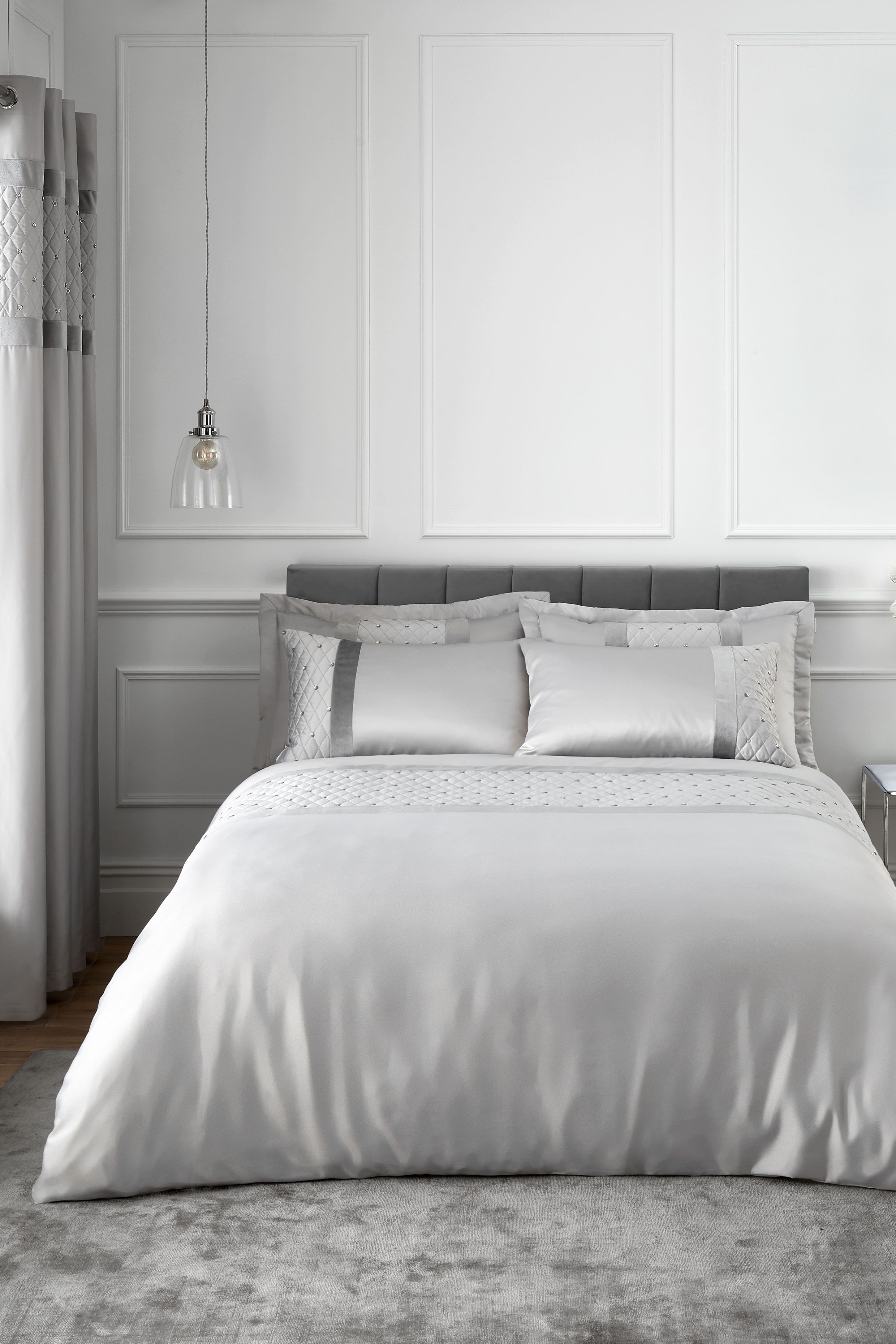 Catherine Lansfield 'Sequin Cluster' Duvet Set in Silver
