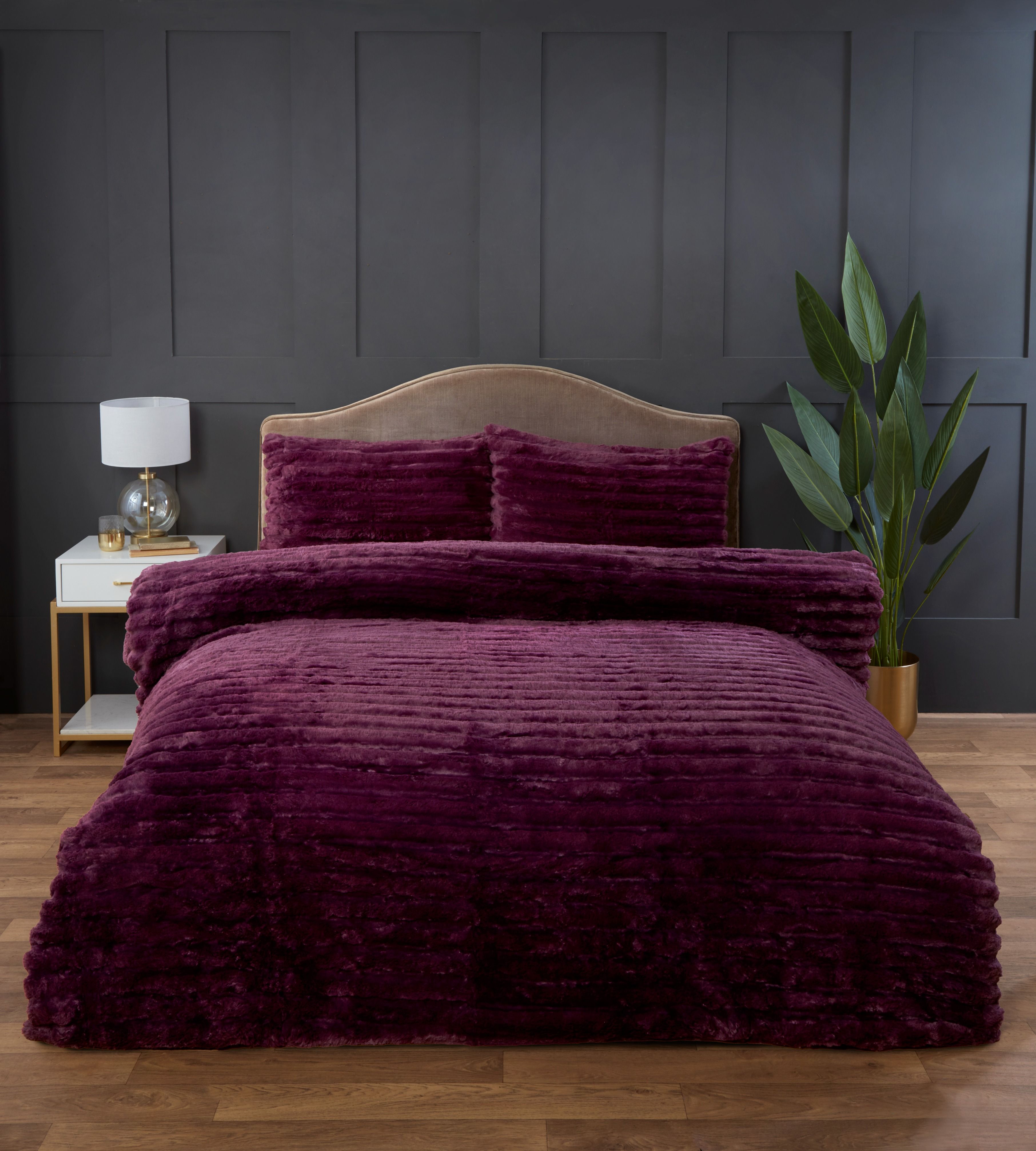 Rapport Home Chunky Ribbed Fur Polyester Soft & Cozy Duvet Cover Set With Pillowcase in Burgundy
