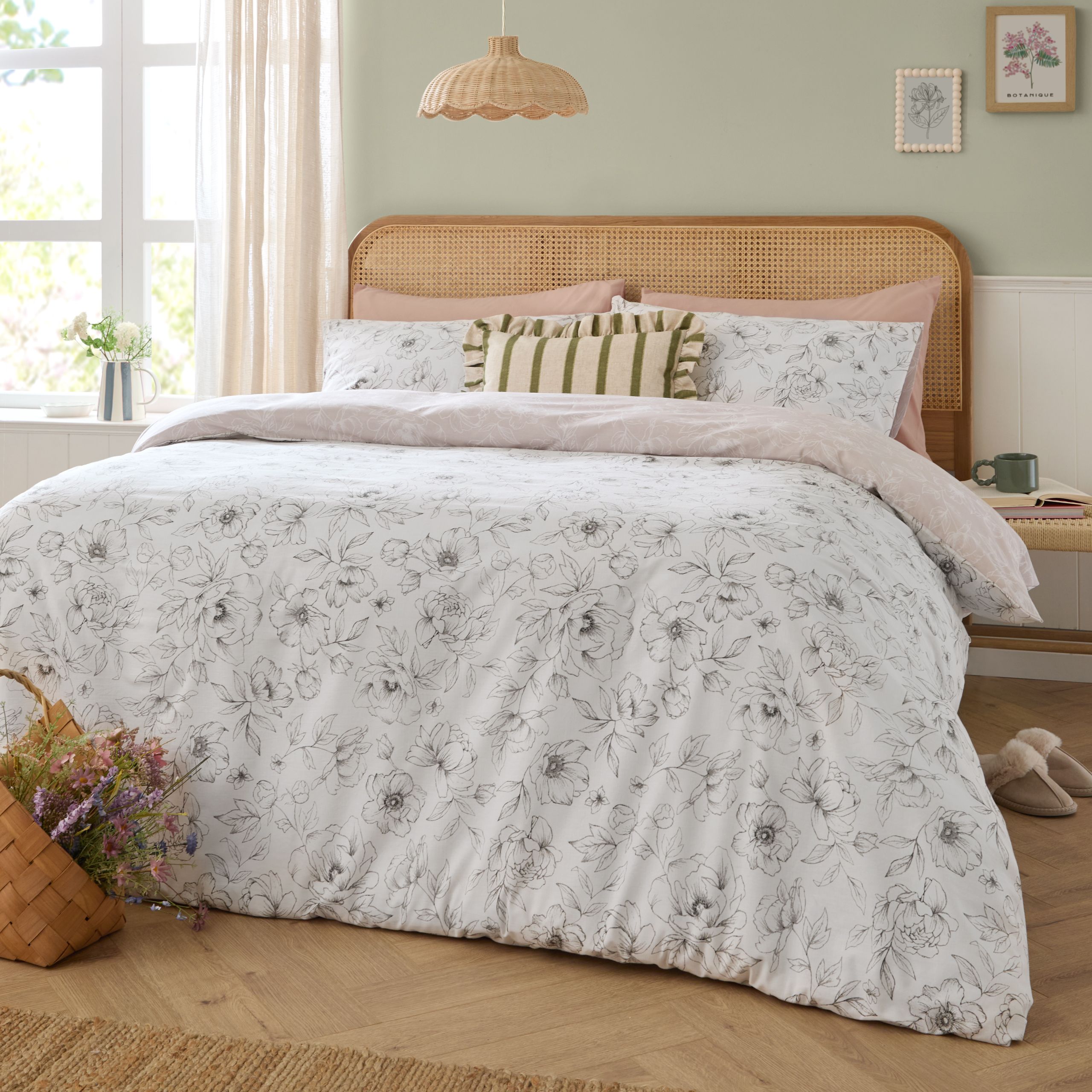 Wylder Bella Reversible Floral Duvet Cover Set in Natural