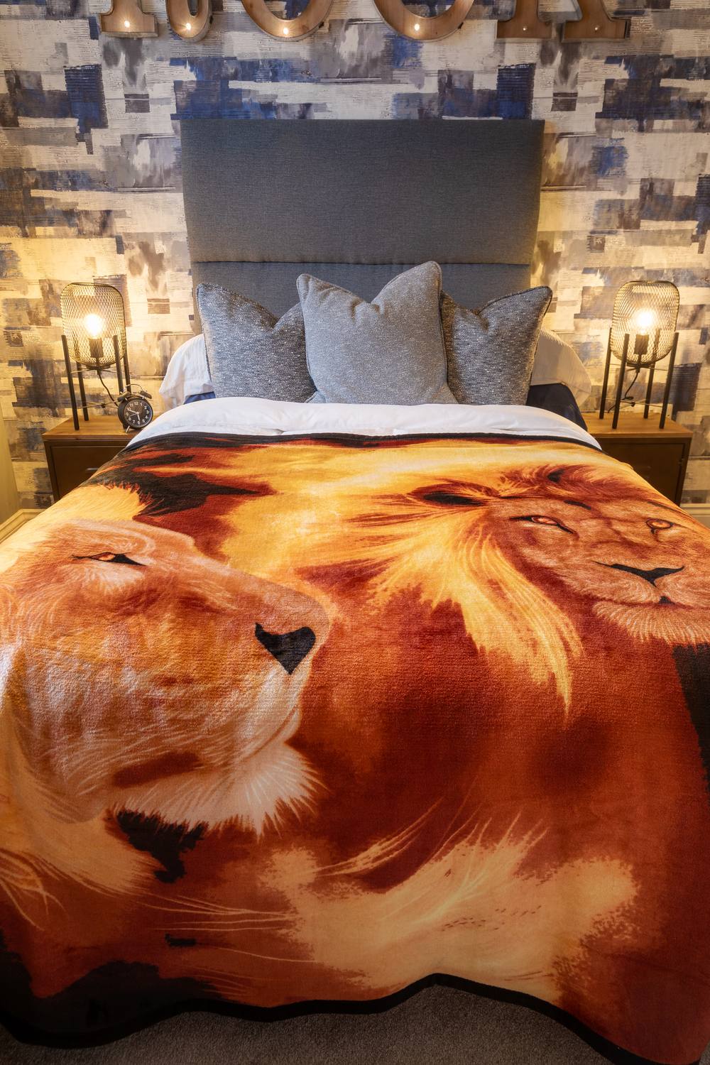 Snug City Lion Print Fleece Blanket Animal Throw, Soft Warm Cosy Blanket Throw