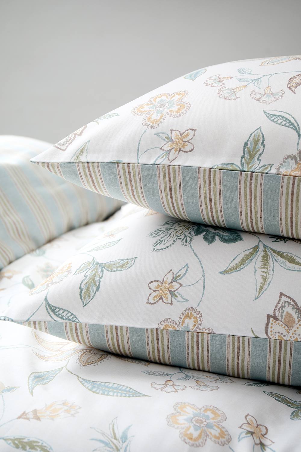 CHRISTY 'Kew' Floral Stripe Reversible Cotton Sateen Pillowcase Pair in Aqua