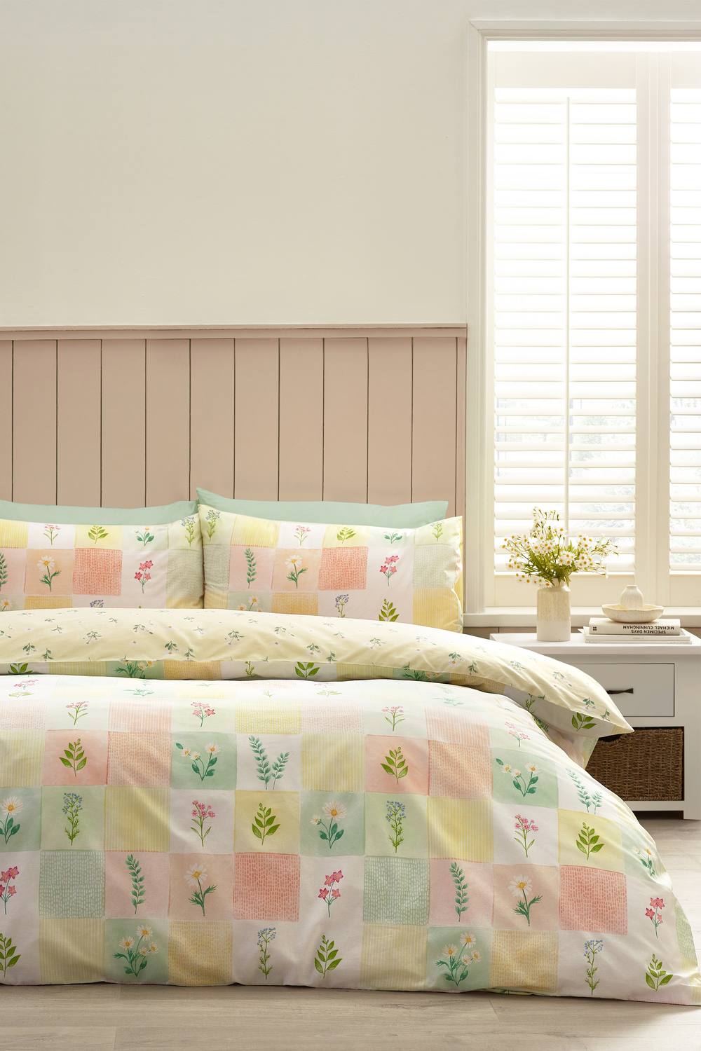 Catherine Lansfield 'Daisy Patchwork' Reversible Duvet Cover Set