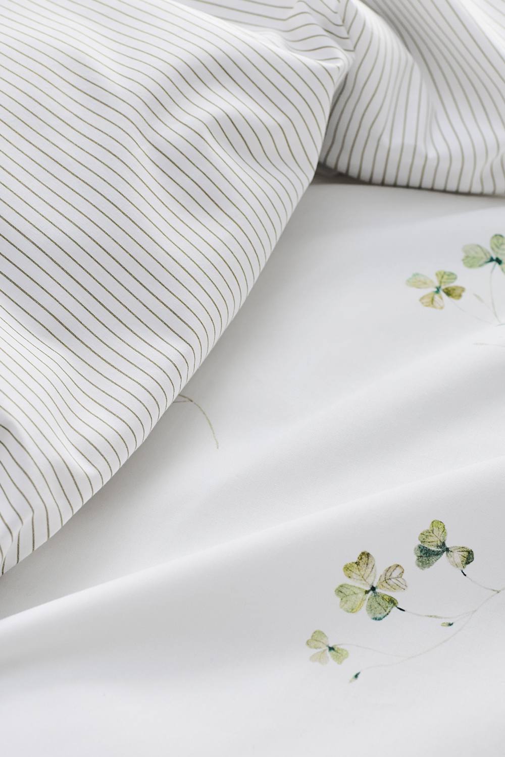 CHRISTY 'Clover' Romantic Floral Cotton Percale Bow-Tied Duvet Cover Set in White 3