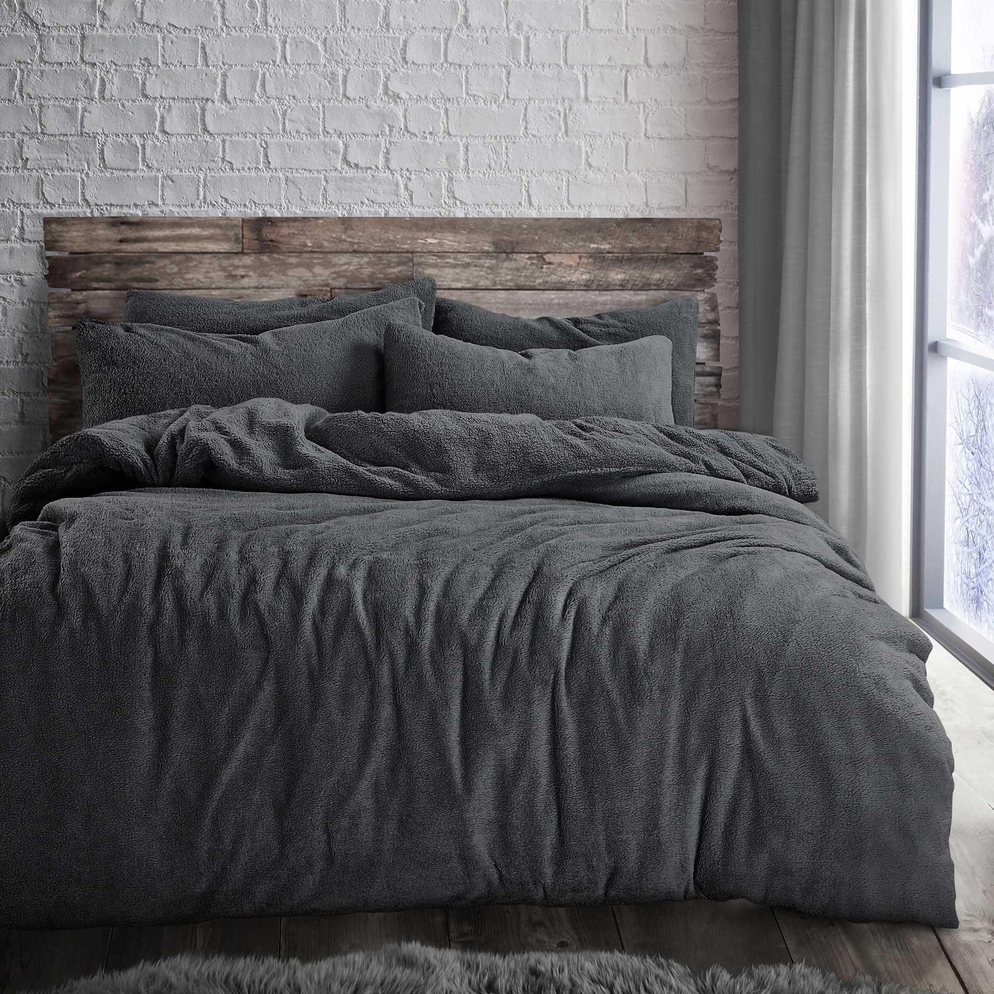 Velosso Plain Teddy Warm & Cosy Duvet Cover & Pillowcase Set in Charcoal
