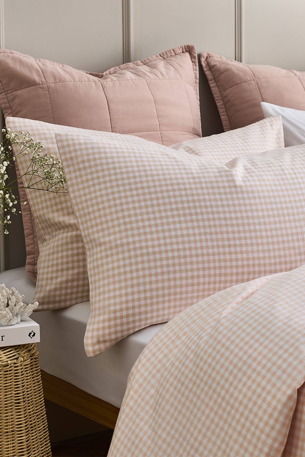 CHRISTY 'Gingham Yarn Dye' Textured Airy Yarn Dye Cotton Pillowcase Pair in Pink