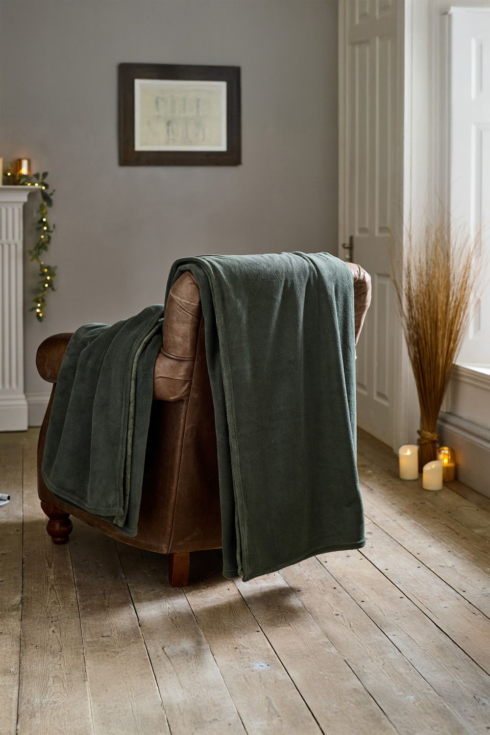 Deyongs "The Big One" Ultra-Soft Large Plush Throw - 230x270cm Oversized Fleece Blanket in Dark Green