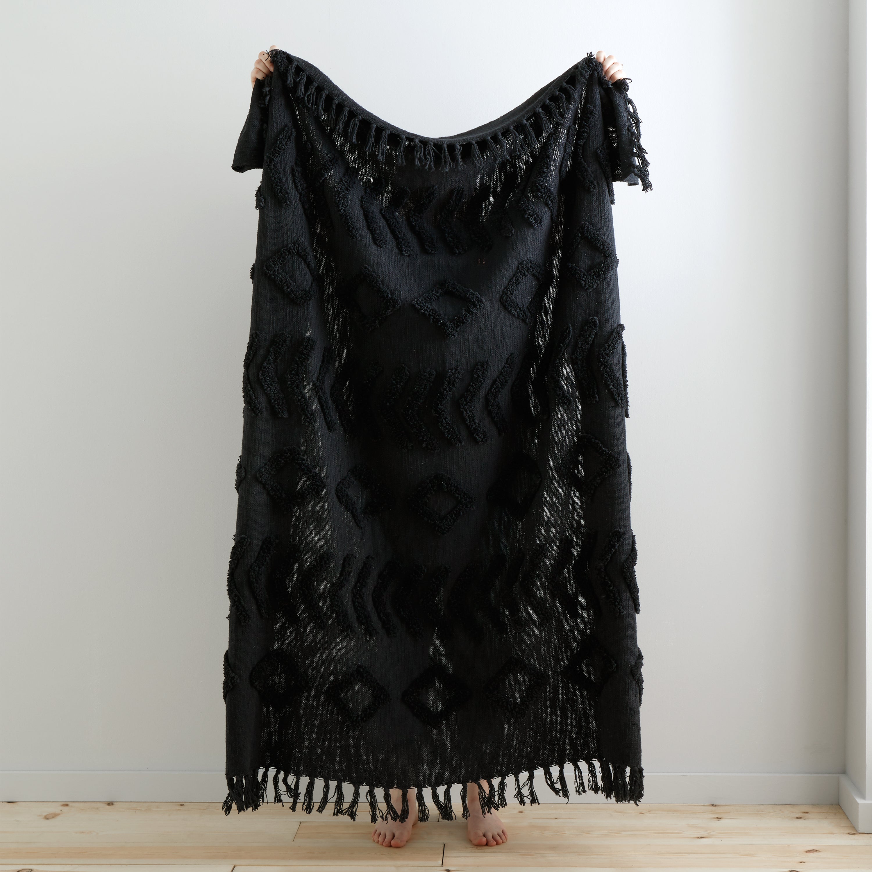 Pineapple Elephant Kabeli Tufted Cotton Throw Black