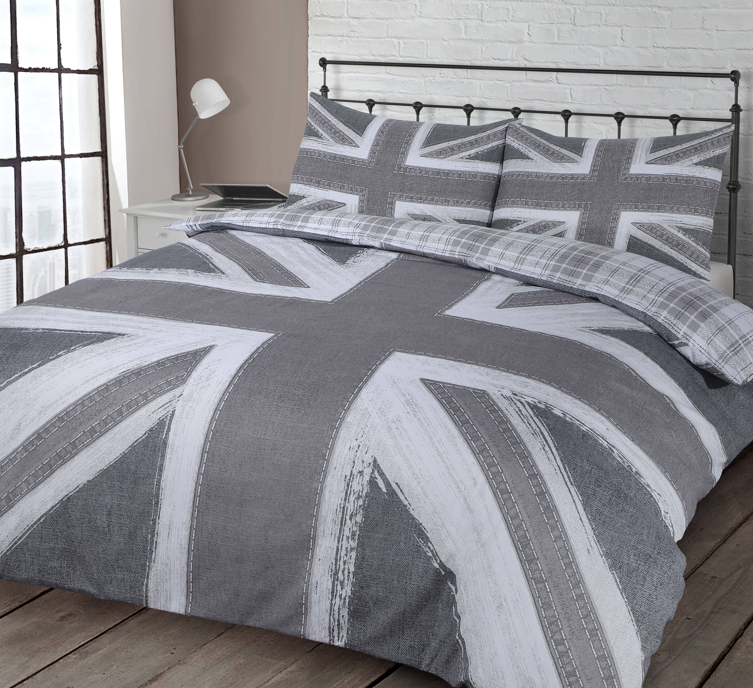 Velosso Union Jack Reversible Cotton Rich Printed Duvet Cover & Pillowcase Set in Grey