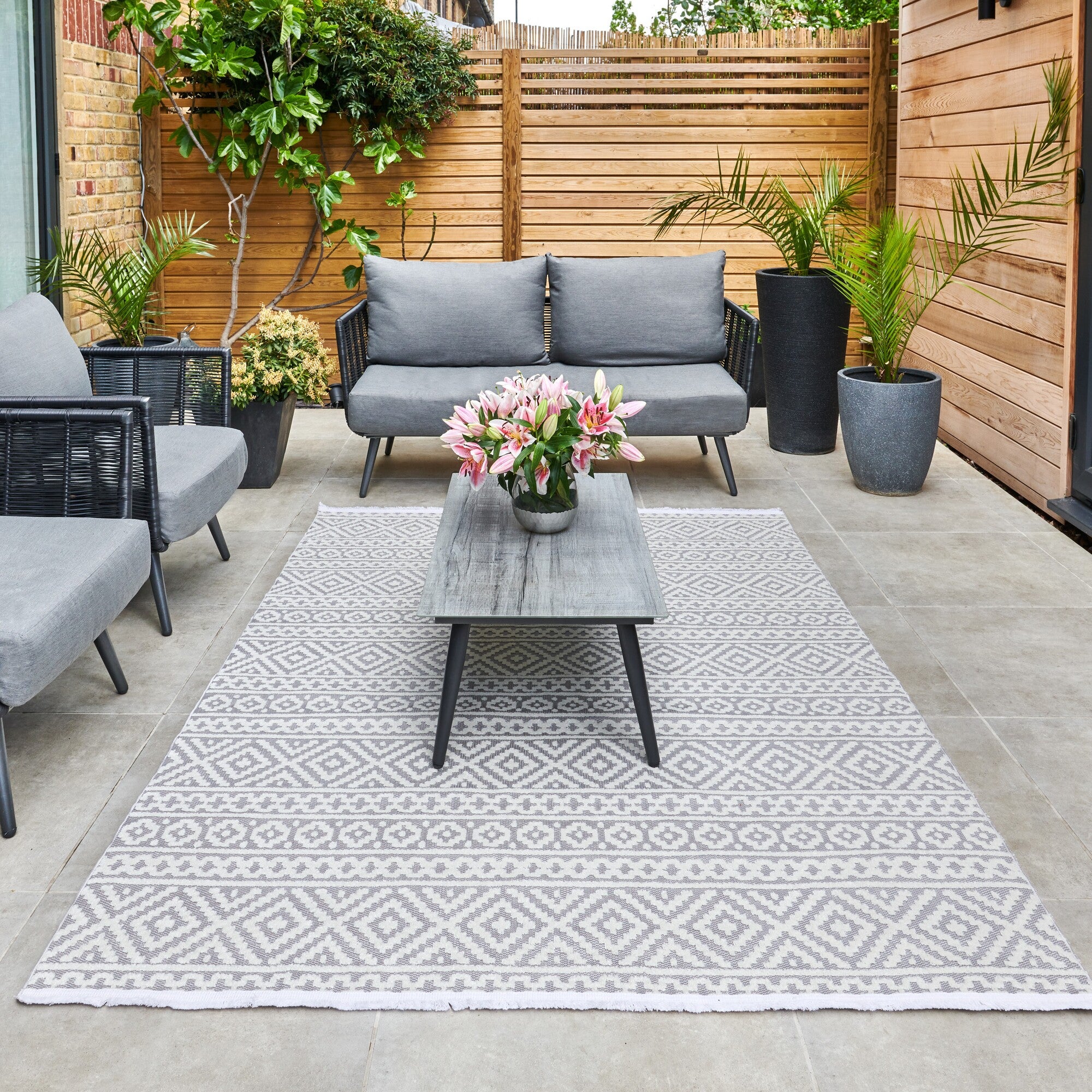 Jazz Traditional Indoor Outdoor Rug Jazz Silver