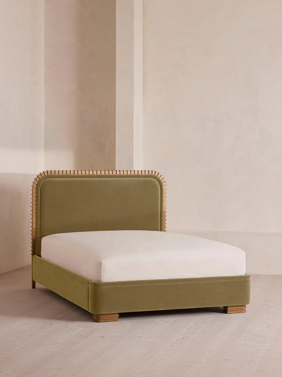 Angus Bed, King, Velvet, Lichen