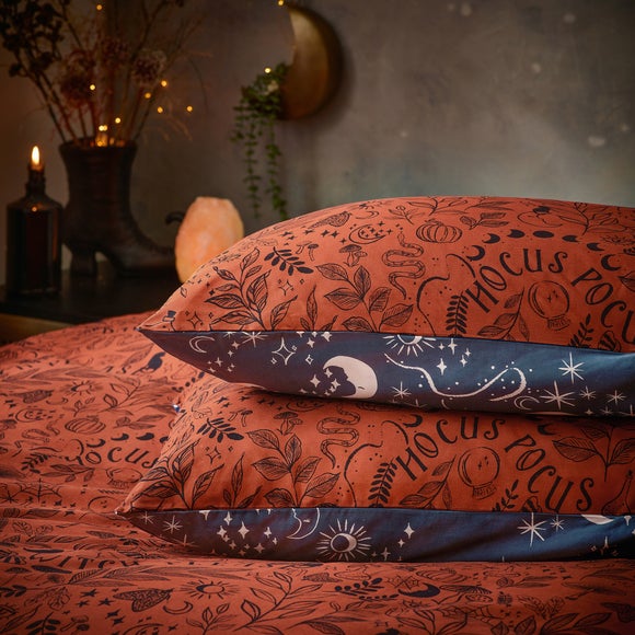 furn. Witchy Vibes Duvet Cover and Pillowcase Set Rust 2