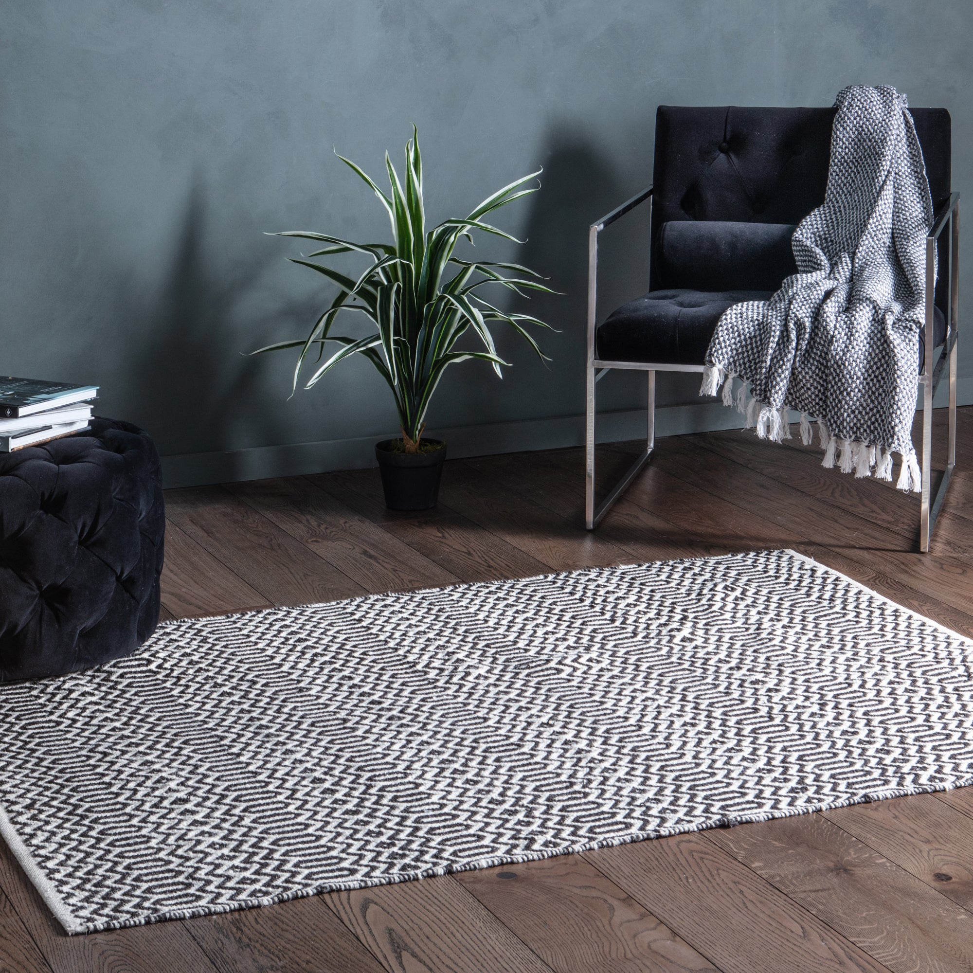 Kishan Rug Black and white