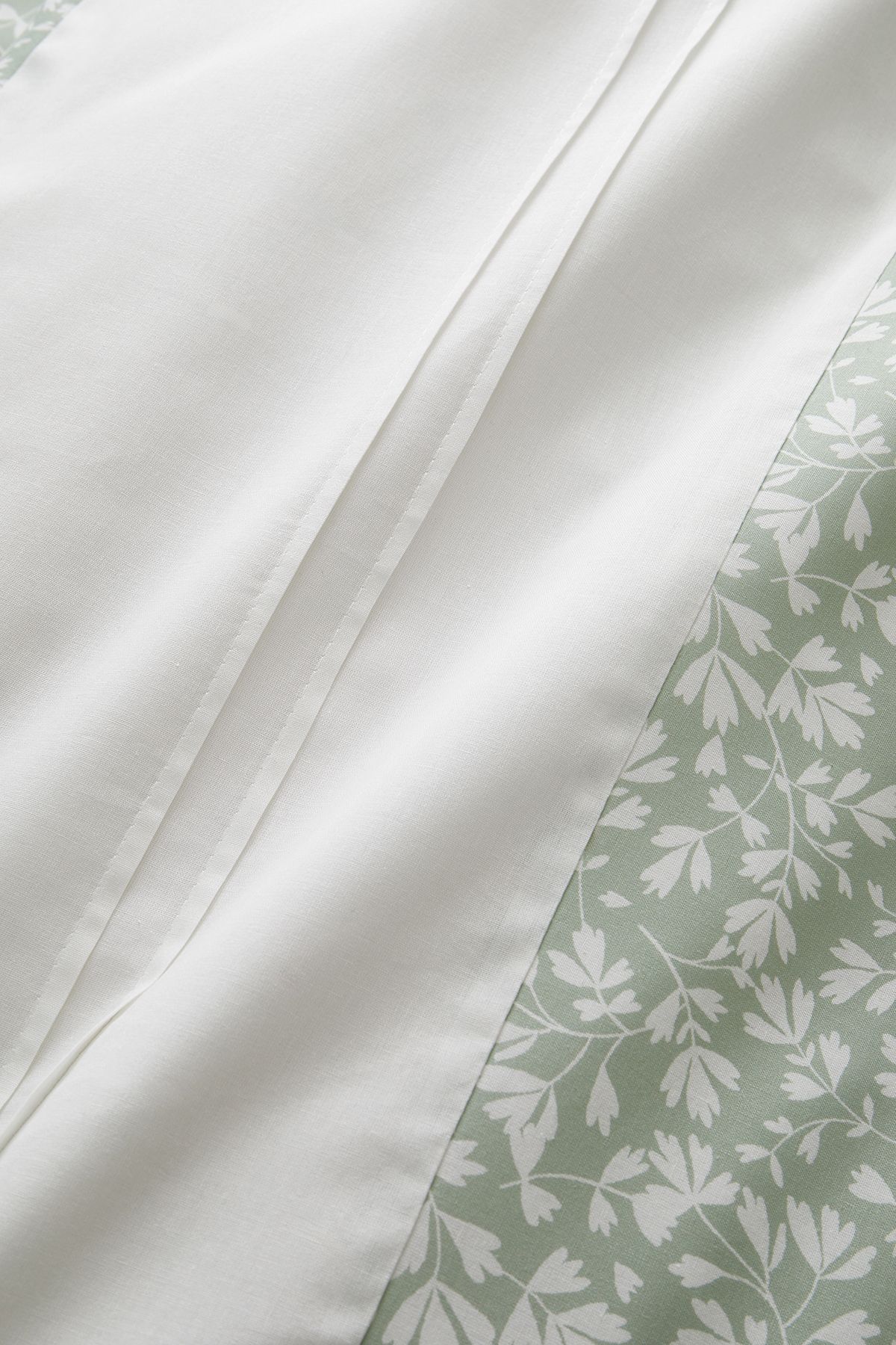Dreams & Drapes 'Tess' Easy Care Ditsy Floral Leaf Print Duvet Cover Set in Green 3