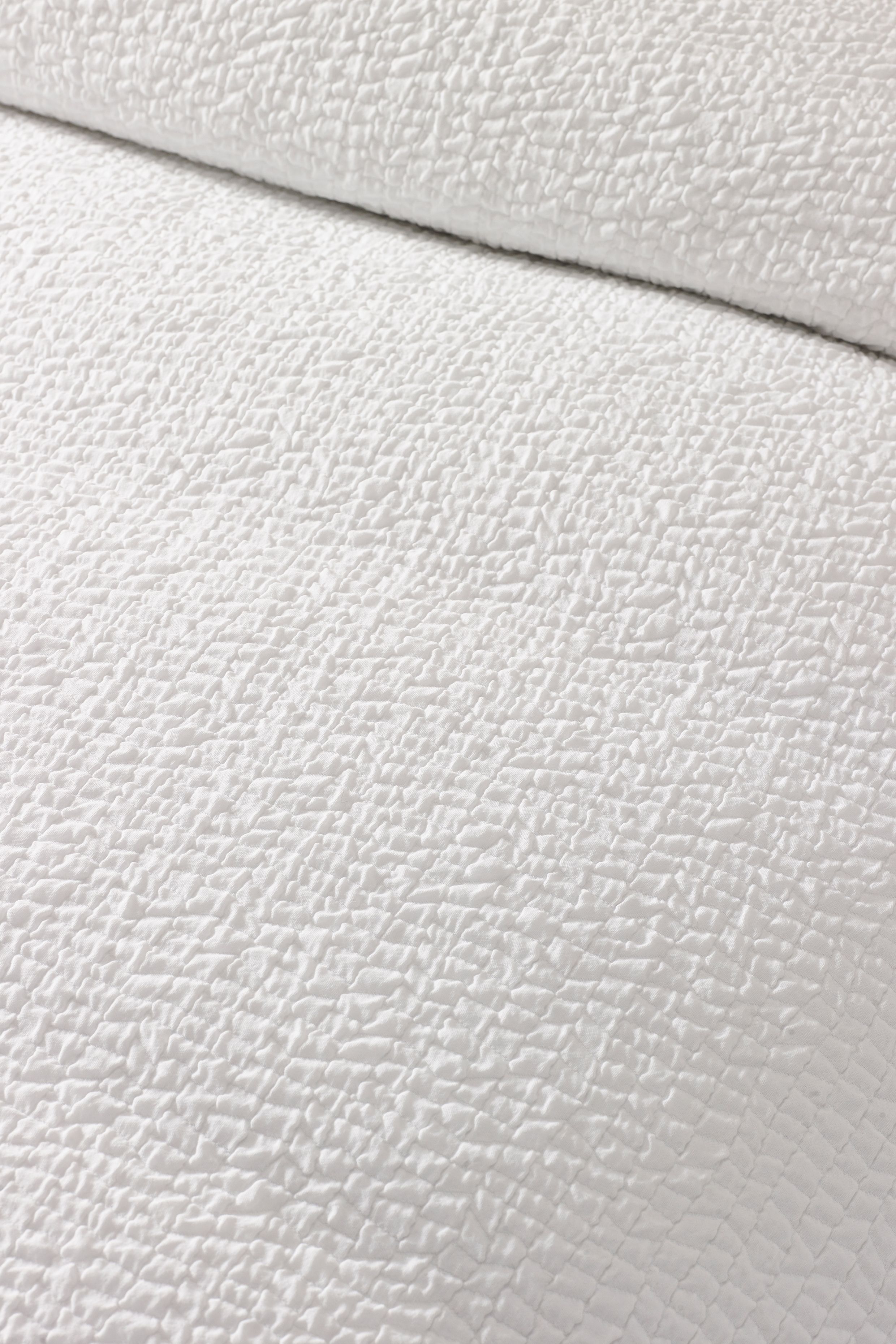 Catherine Lansfield 'Crinkle Seersucker' Duvet Cover Set in White 3