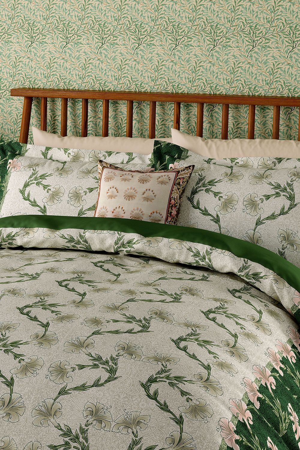 Morris & Co 'Scrolling Carnation' Cotton Duvet Cover Set in Green 2