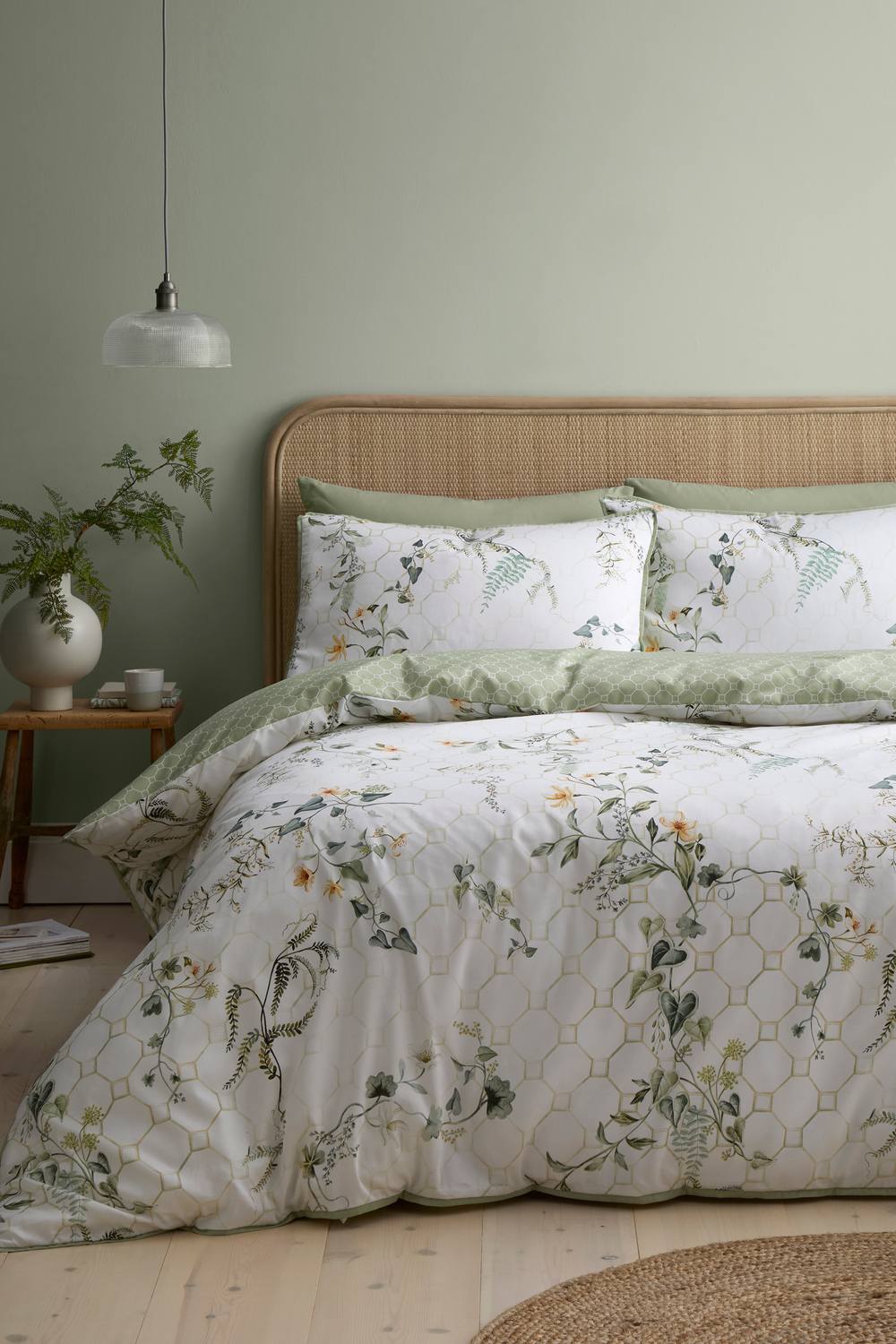 Appletree 'Floral Trellis' 100% Cotton Sateen Duvet Cover Set in Green