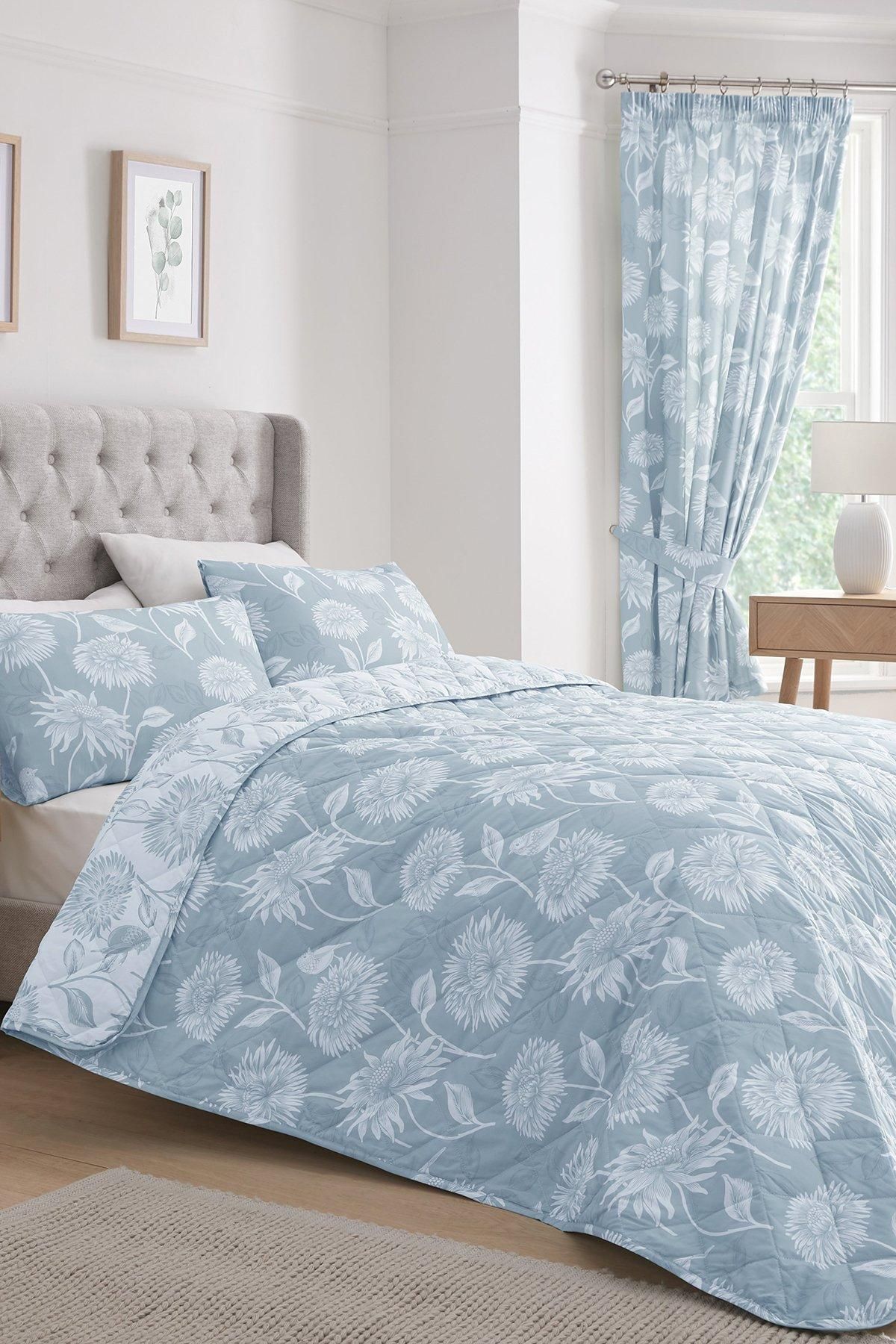 Dreams & Drapes 'Chrysanthemum' Reversible Bedspread in Blue