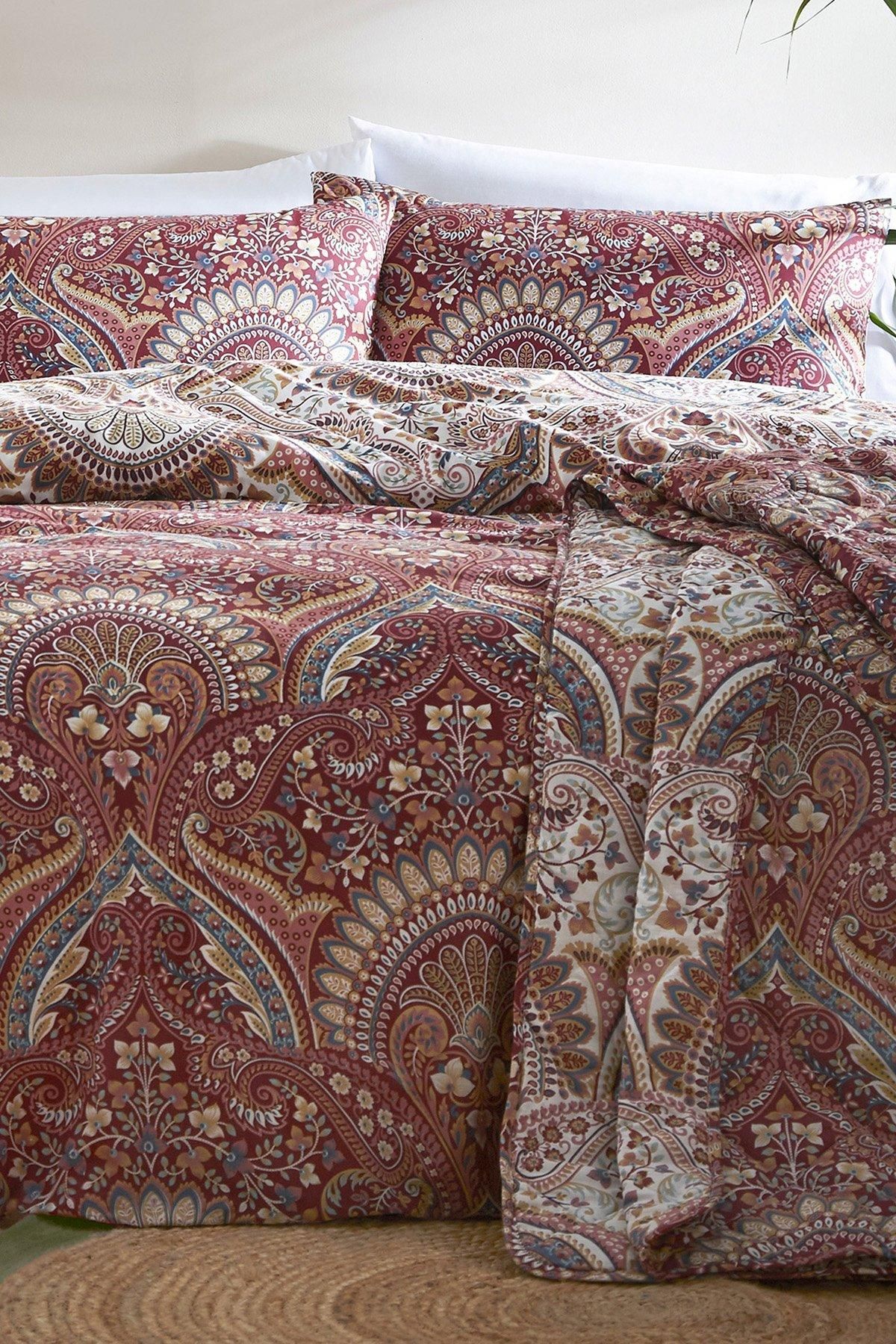 Dreams & Drapes 'Palais' Jacobean Damask Inspired Print Quilted Bedspread