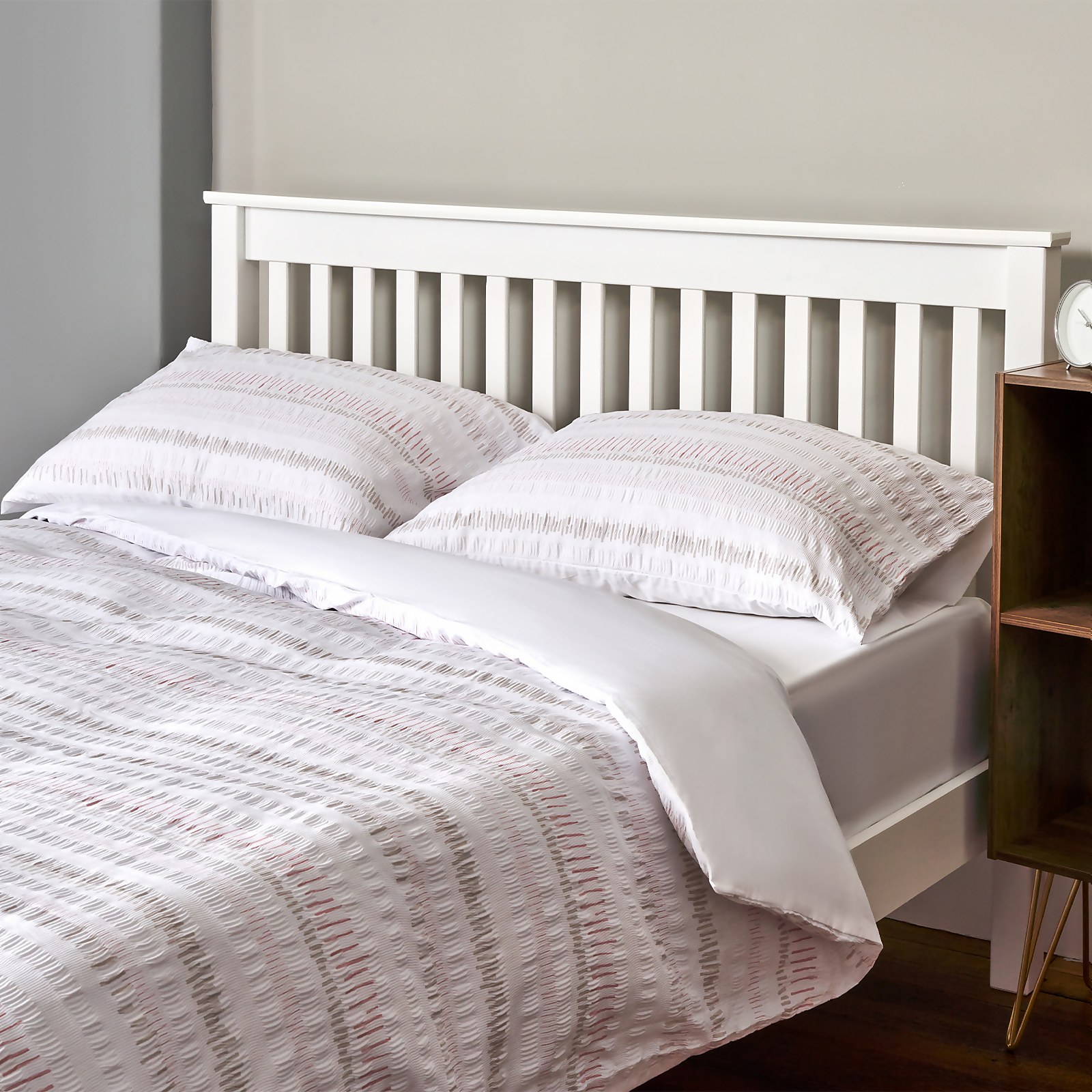 The Willow Manor Easy Care Percale King Duvet Set Seersucker - Natural & Blush