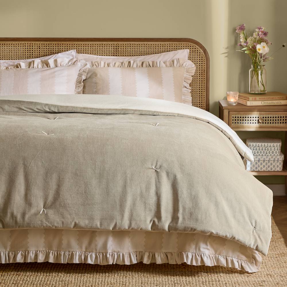 Wylder Edie 100% Cotton Velvet Bedspread in Natural