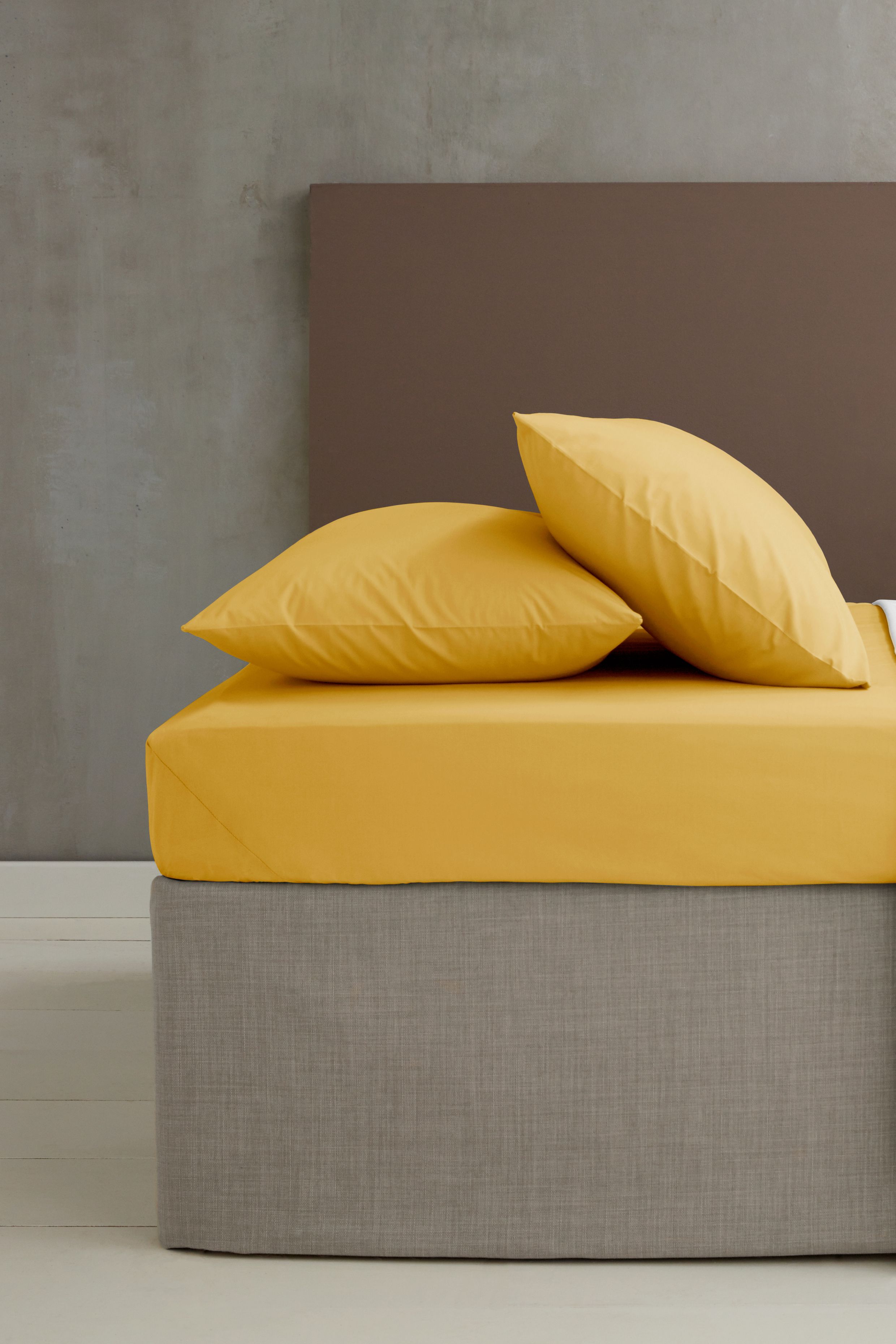 Catherine Lansfield 'Easy Iron Percale' Combed Polycotton 25cm Depth Sheet in Yellow | Size: Super King Fitted