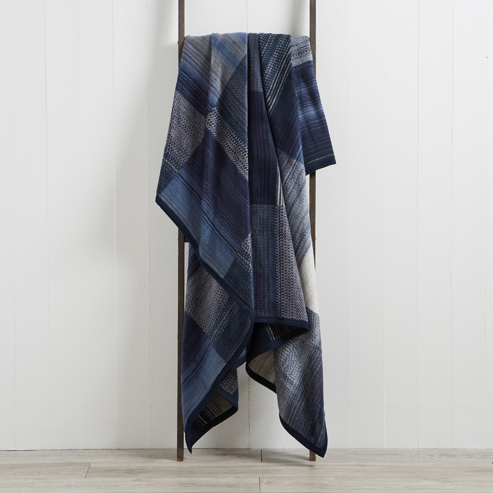 Thermosoft Navy 220cm x 240cm Blanket Navy (Blue)