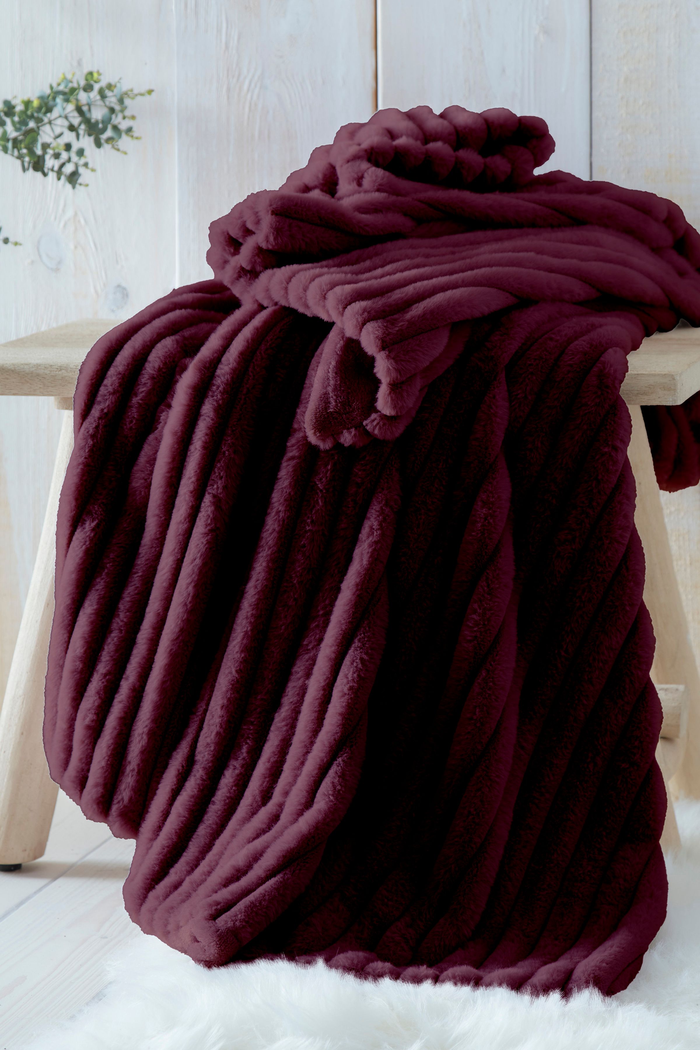 Appletree 'Morritz' Faux Fur Throw in Burgundy
