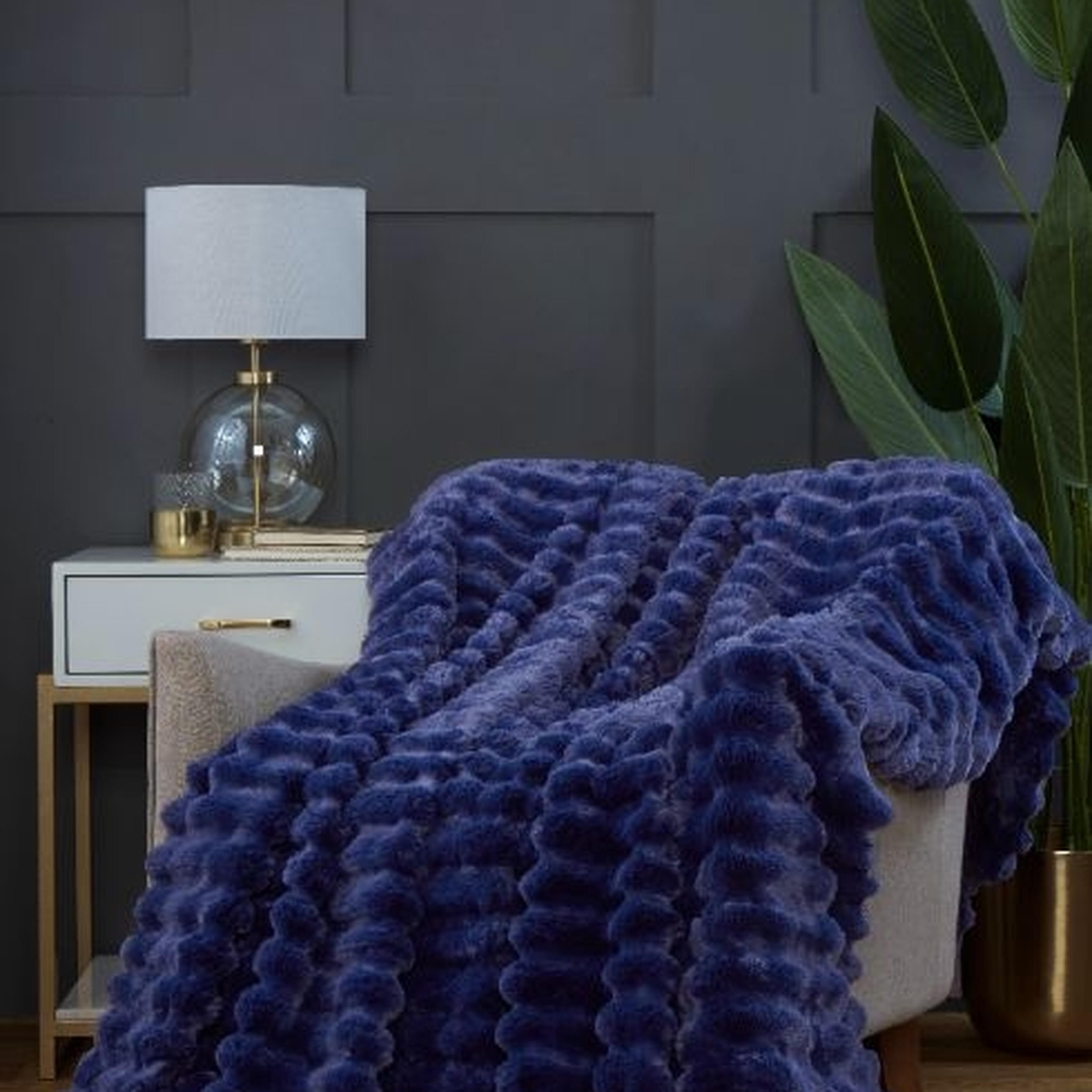 Rapport Home Chunky Ribbed Soft & Cozy Fur Throw (150x200 cm) in Blue