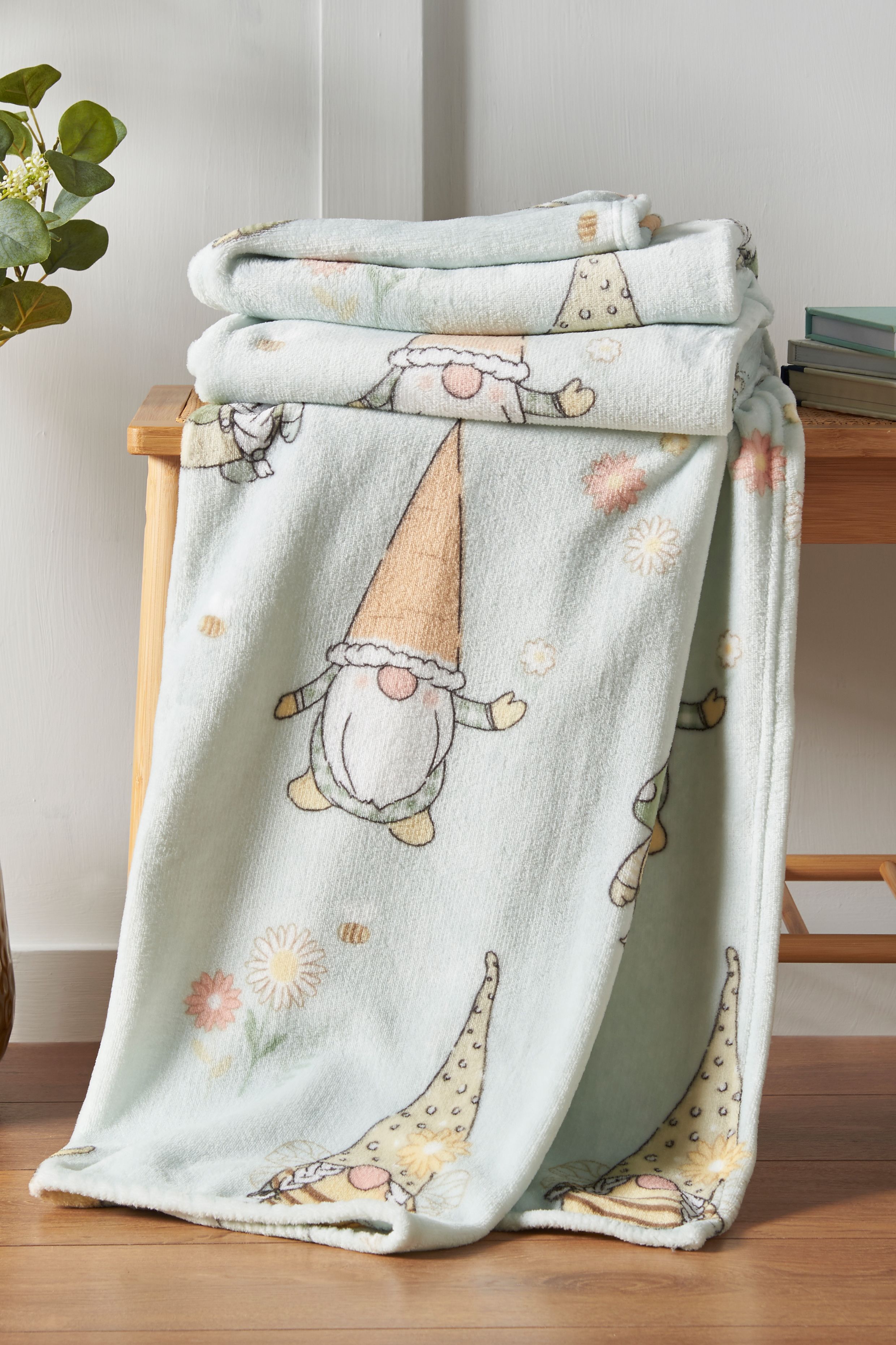 Catherine Lansfield 'Spring Gonks' Cosy Fleece Blanket Throw in Light Green