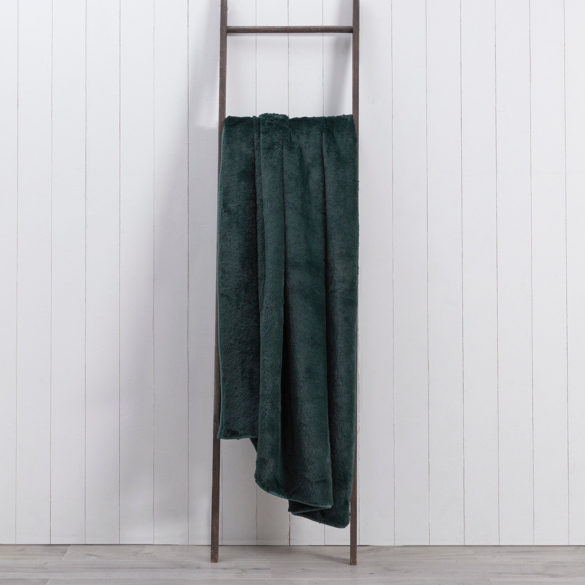 Aspen Plush Faux Fur 200cm x 200cm Throw Green