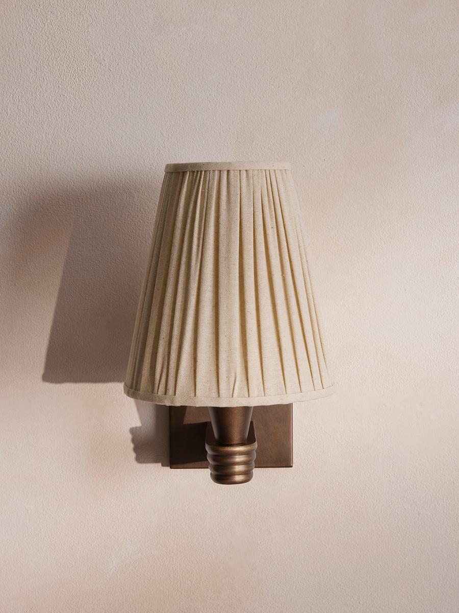 Viola Wall Light, Bronze