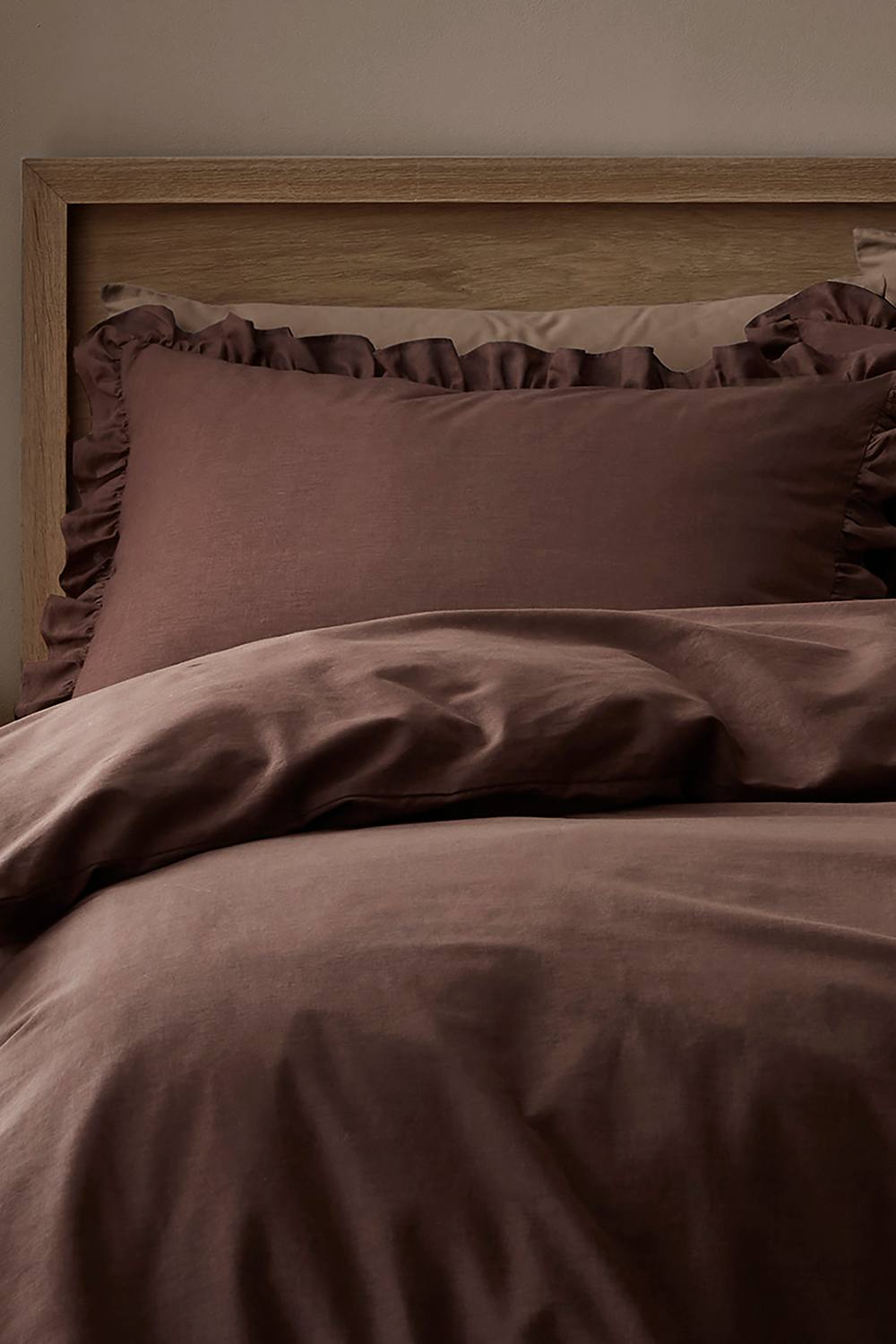 Appletree 'Cassia Frill' 100% Cotton Relaxed Look Duvet Cover Set in Chocolate 2
