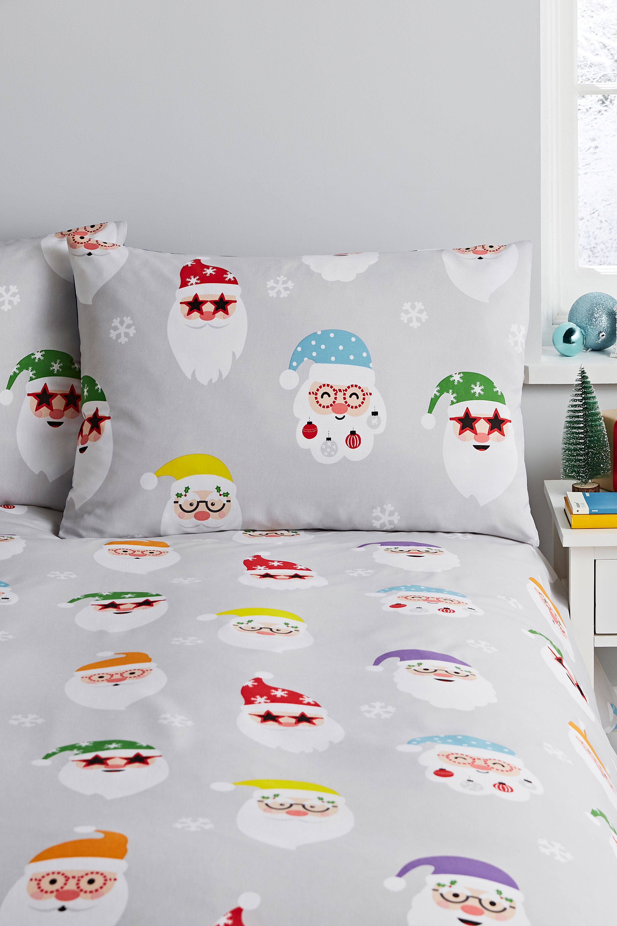 Catherine Lansfield 'Christmas Santa Spec-Tacular' Reversible Duvet Cover Set in Grey 4