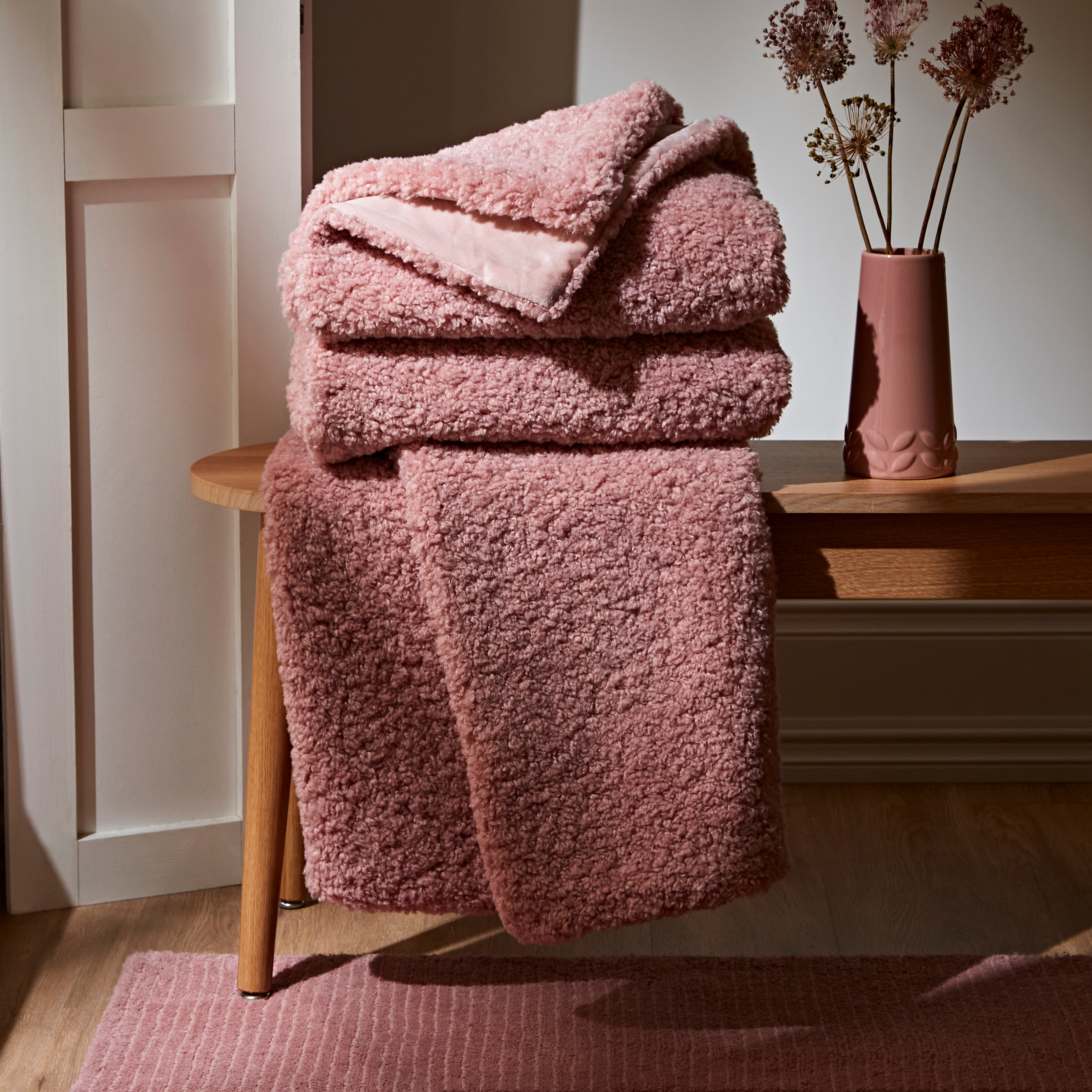 Borg Wool Look Throw Pink