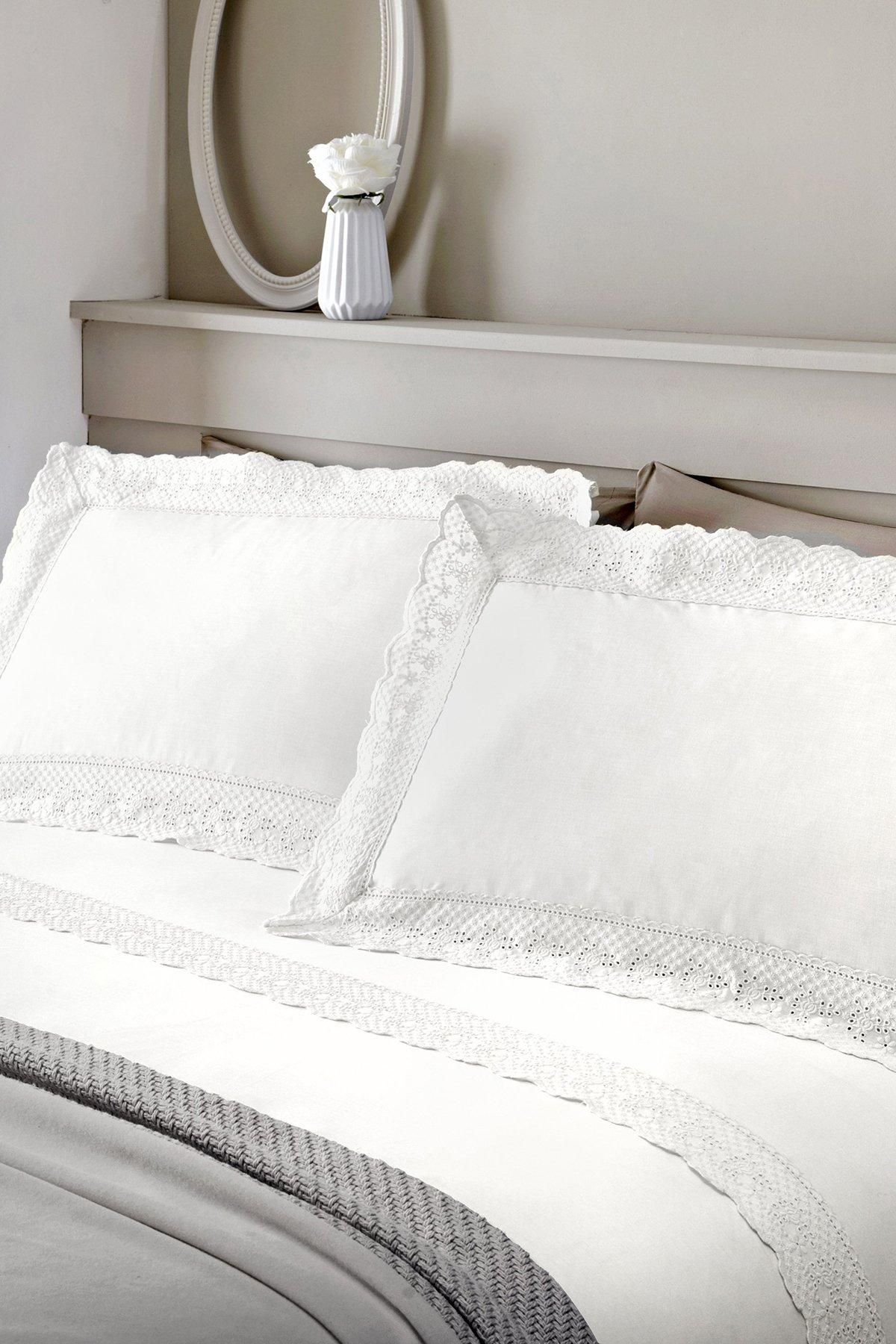Serene 'Renaissance' Scallop Lace Embellished Duvet Cover Set in White