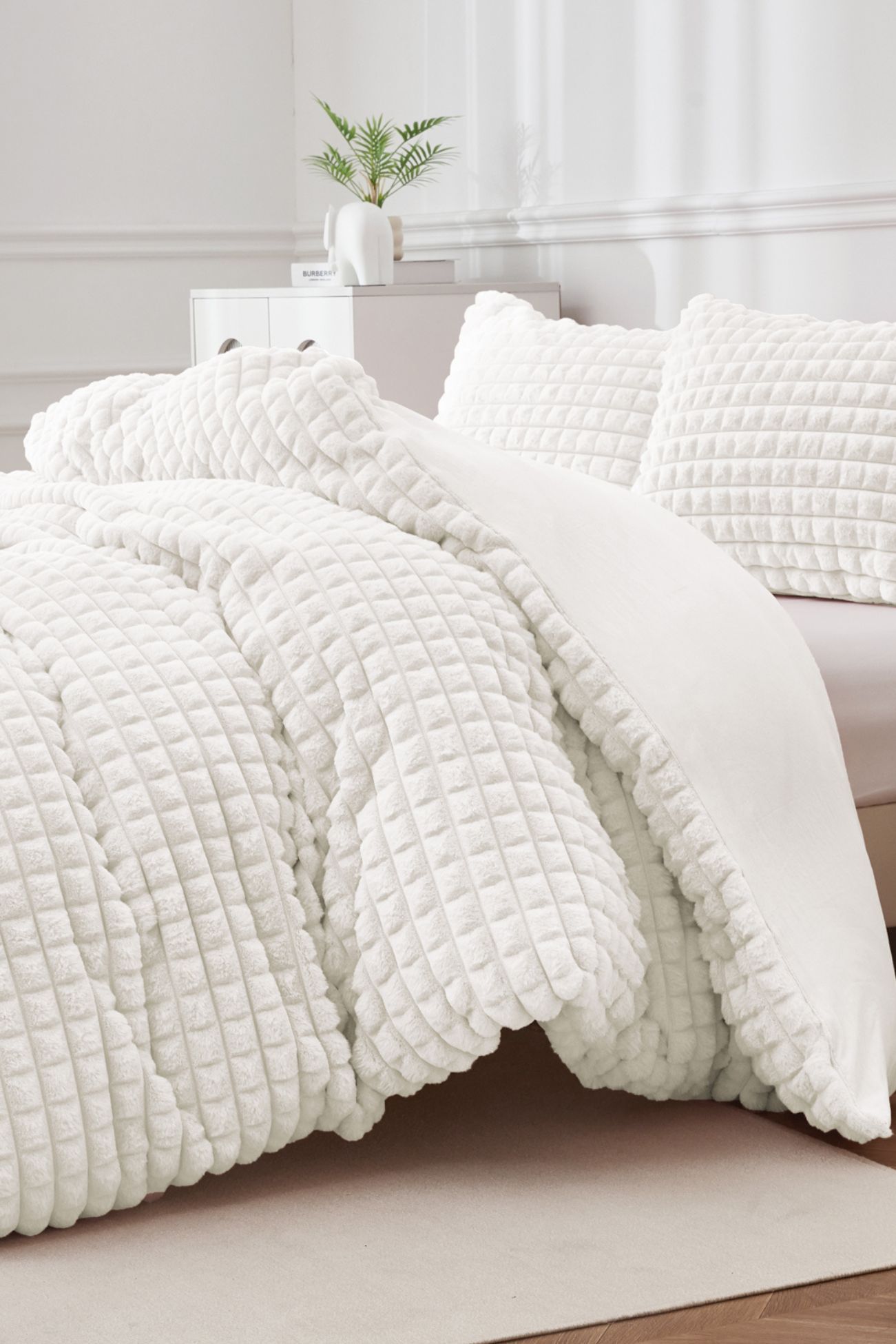 Ezysleep Super Soft Luxury Faux Fur Box Duvet in Cream
